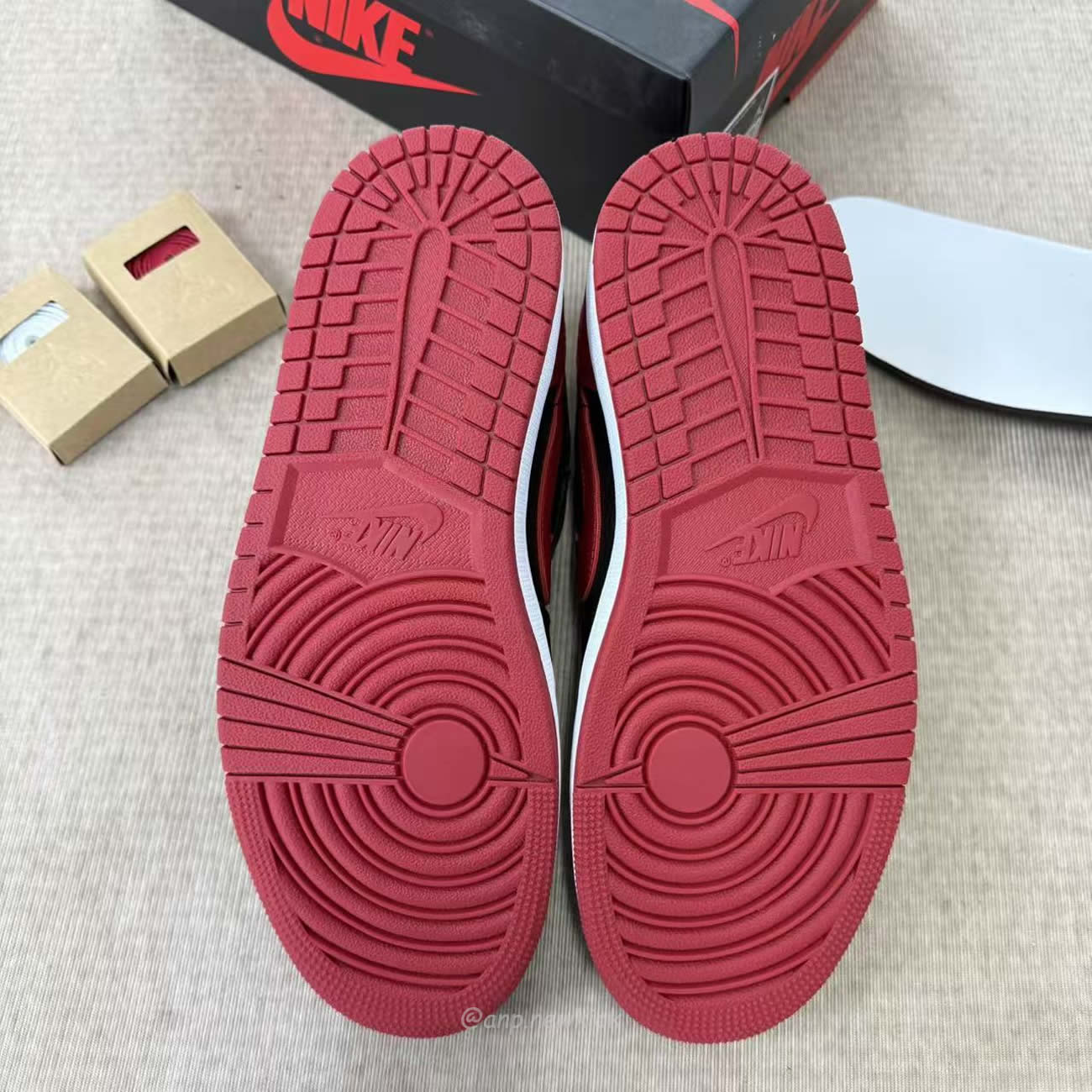 Air Jordan 1 Retro Low Og Banned Iw6276 001 (2) - www.newkick.vip Air Jordan 1 Retro Low Og Banned Iw6276 001 (2) - www.newkick.vip