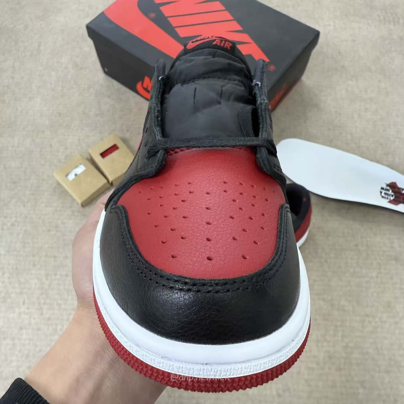 Air Jordan 1 Retro Low Og Banned Iw6276 001 (5) - www.newkick.vip