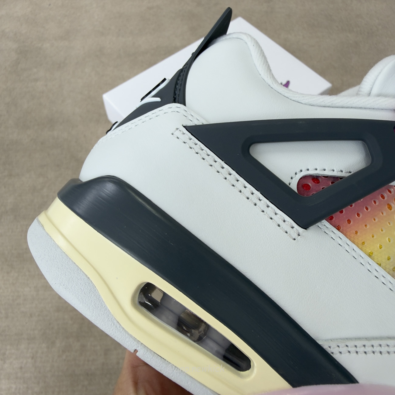 Air Jordan 4 Retro Comic Ja1135 100 (11) - www.newkick.vip