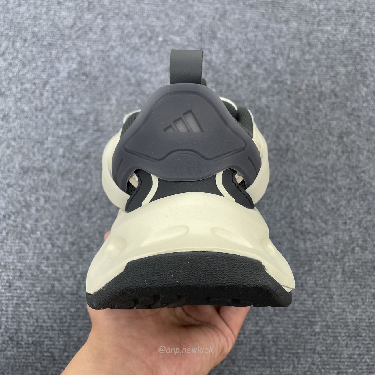 Adidas Xlg Runner Deluxe Shoes Beige Jp0577 (7) - www.newkick.vip