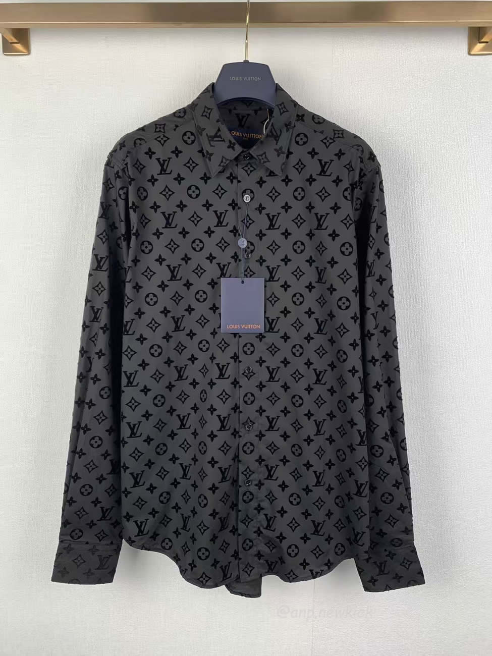 Louis Vuitton Lv Monogram Shirt (5) - www.newkick.vip Louis Vuitton Lv Monogram Shirt (5) - www.newkick.vip