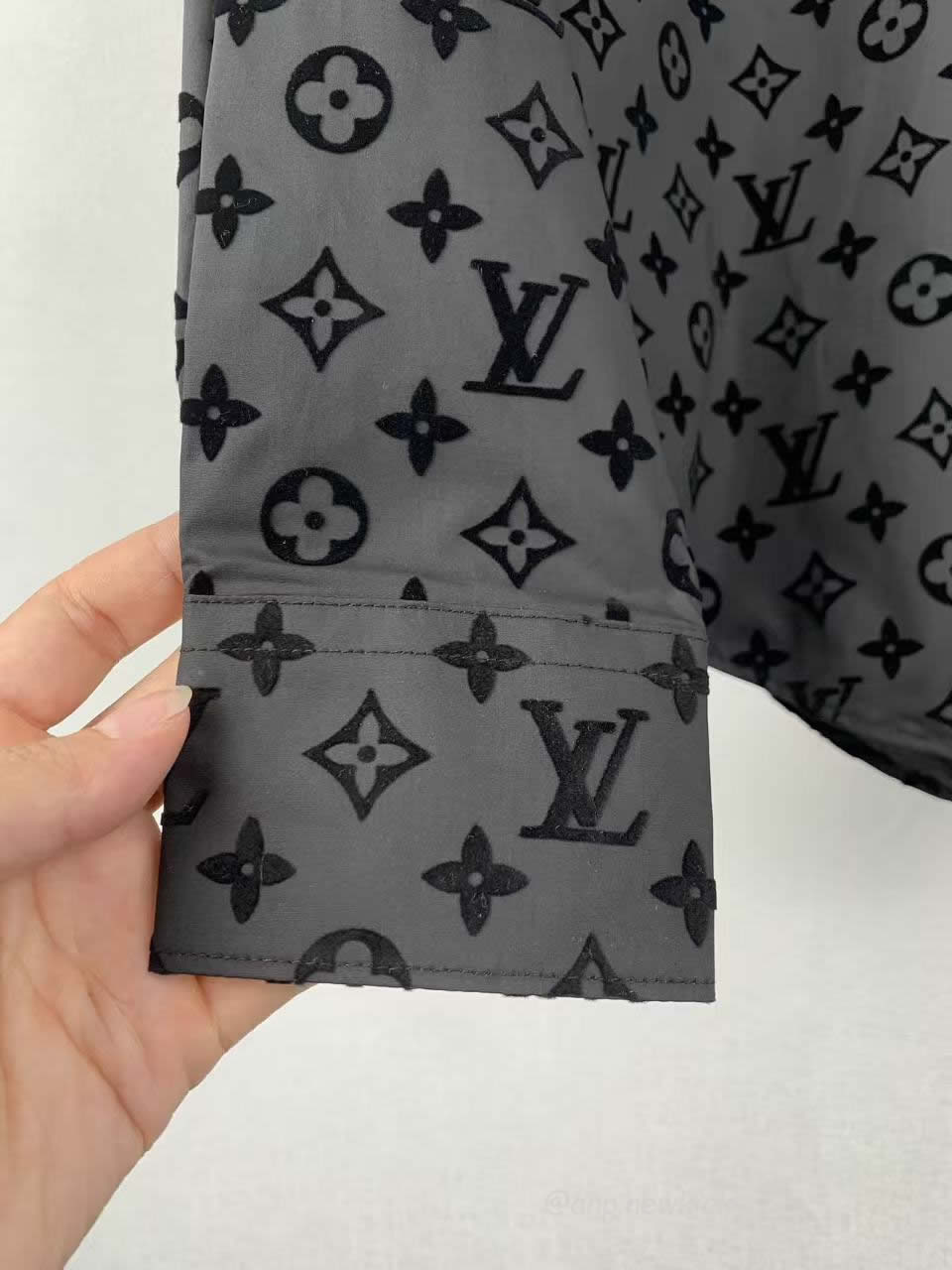 Louis Vuitton Lv Monogram Shirt (7) - www.newkick.vip Louis Vuitton Lv Monogram Shirt (7) - www.newkick.vip