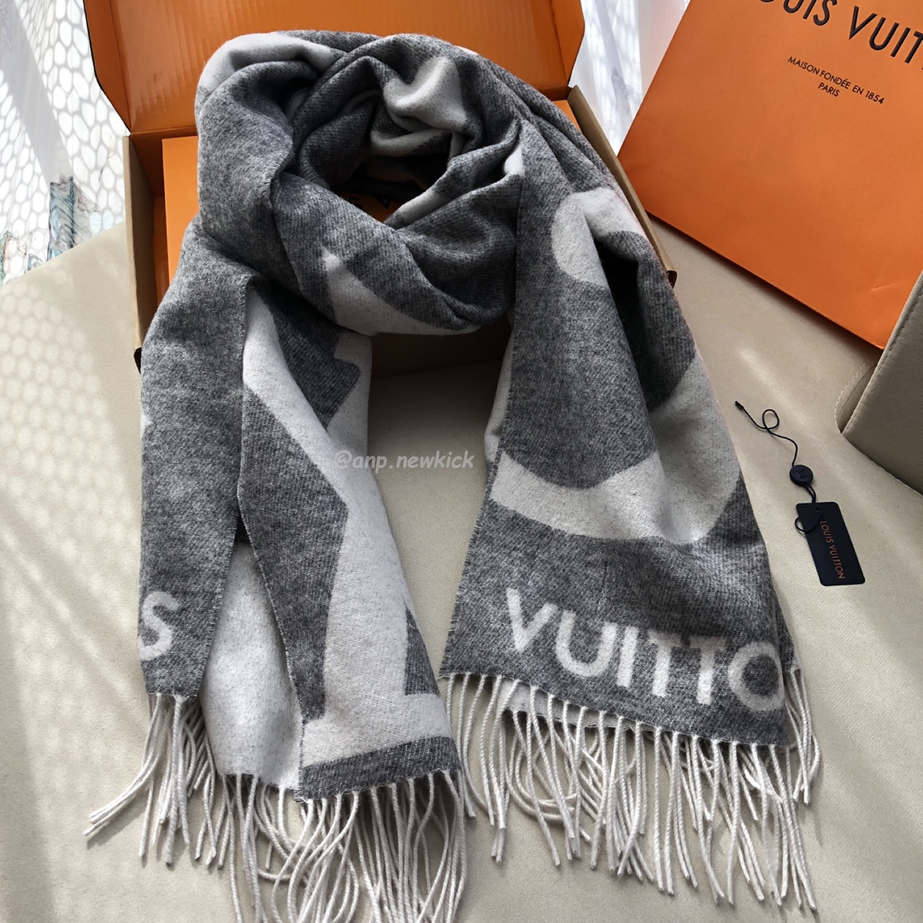 Louis Vuitton Lv Reykjavik Scarf 75x185cm (2) - www.newkick.vip