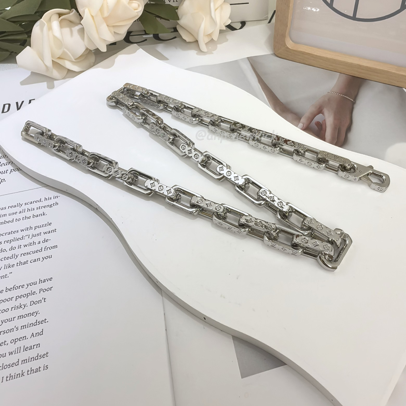 Louis Vuitton Monogram Chain Necklace M00677 (10) - www.newkick.vip Louis Vuitton Monogram Chain Necklace M00677 (10) - www.newkick.vip