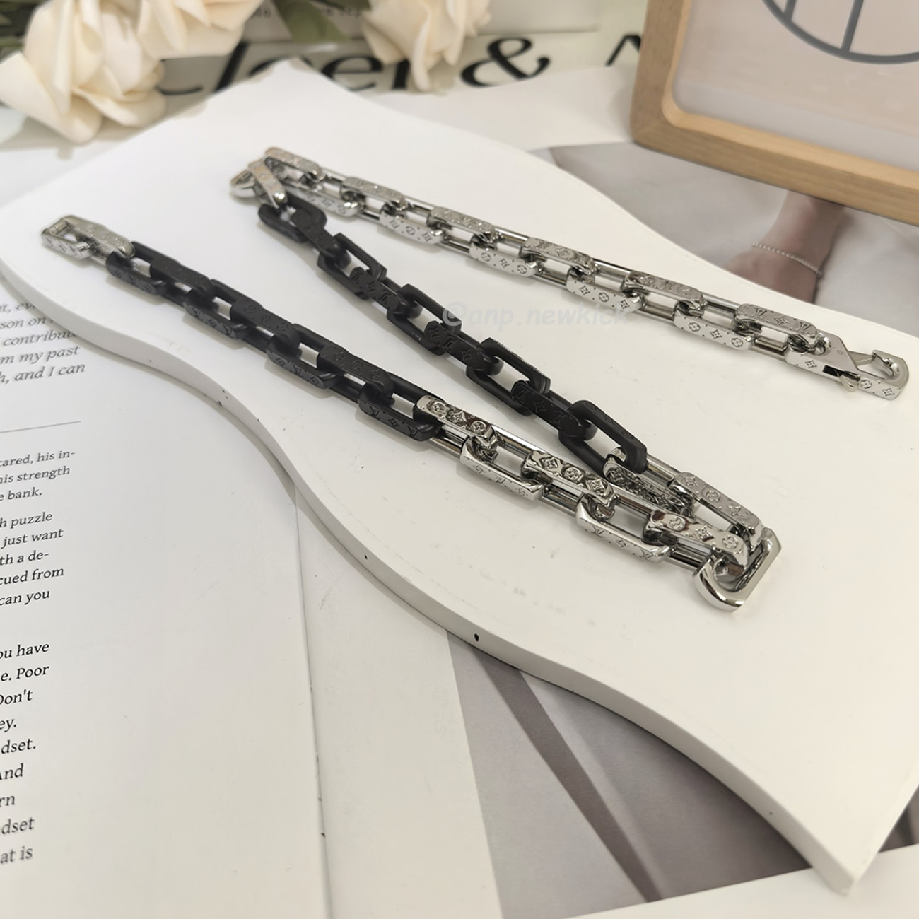 Louis Vuitton Monogram Chain Necklace M00677 (11) - www.newkick.vip Louis Vuitton Monogram Chain Necklace M00677 (11) - www.newkick.vip