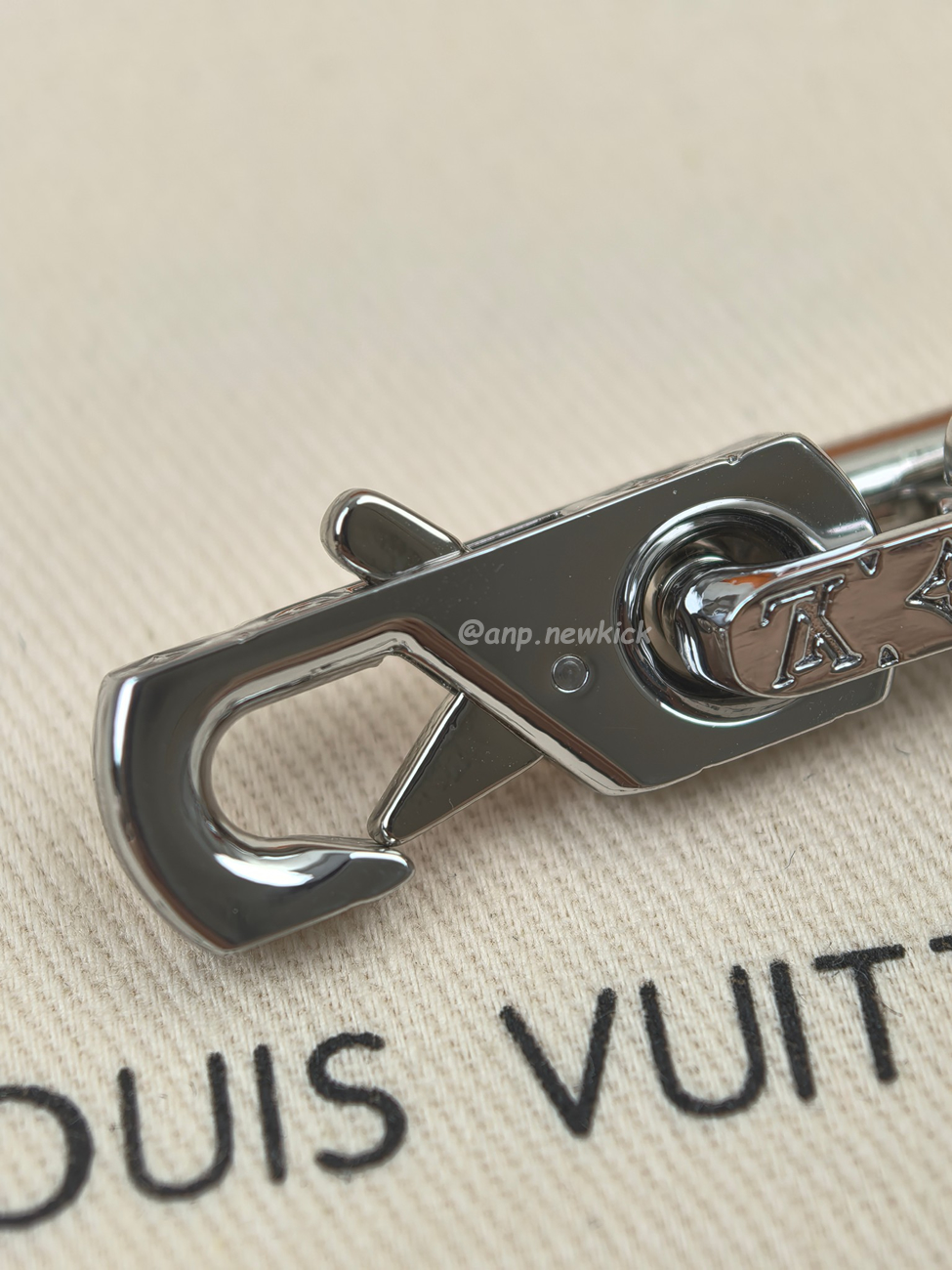 Louis Vuitton Monogram Chain Necklace M00677 (8) - www.newkick.vip