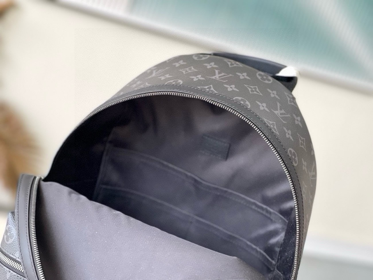 Louis Vuitton Discovery Pm Knapsack M22558 (6) - www.newkick.vip Louis Vuitton Discovery Pm Knapsack M22558 (6) - www.newkick.vip