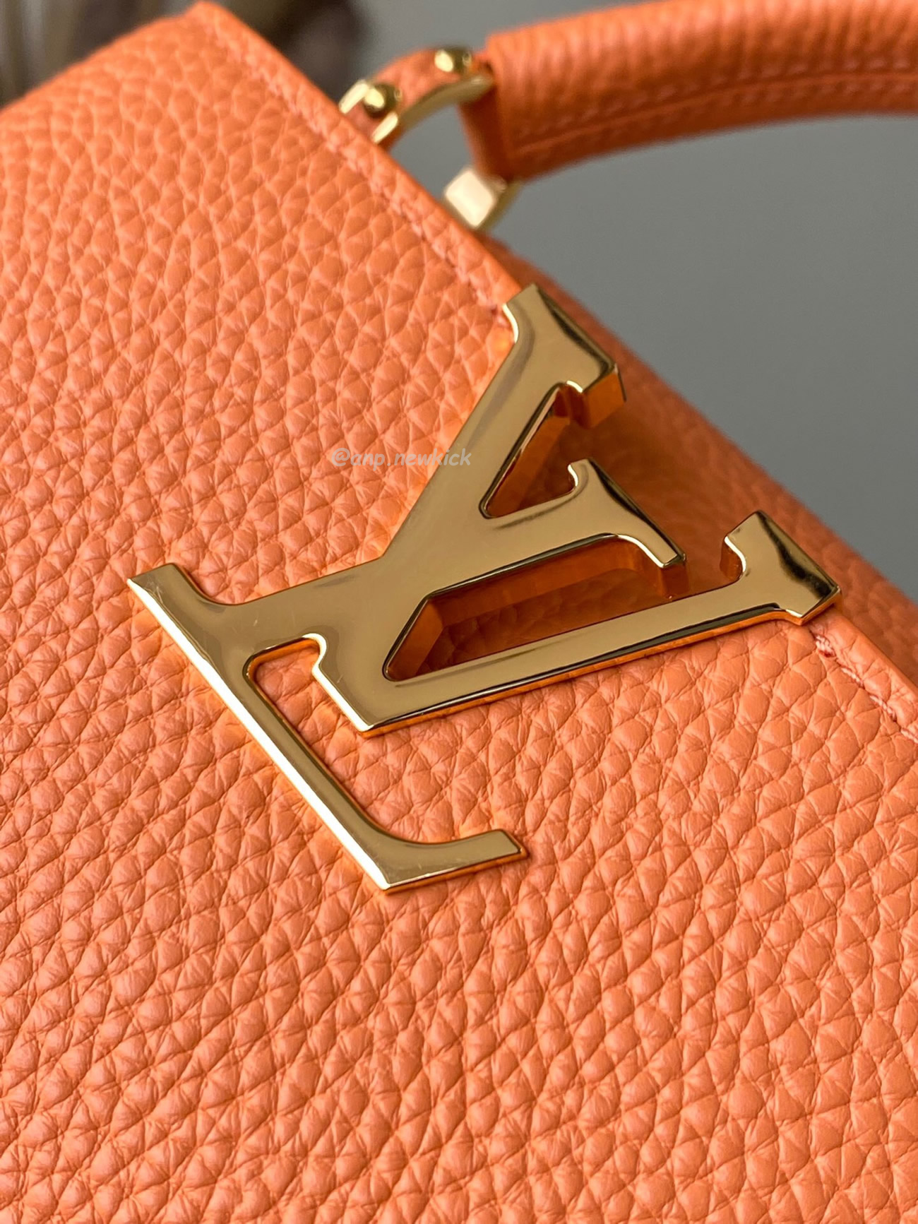 Louis Vuitton Capucines Mini M22606 (5) - www.newkick.vip