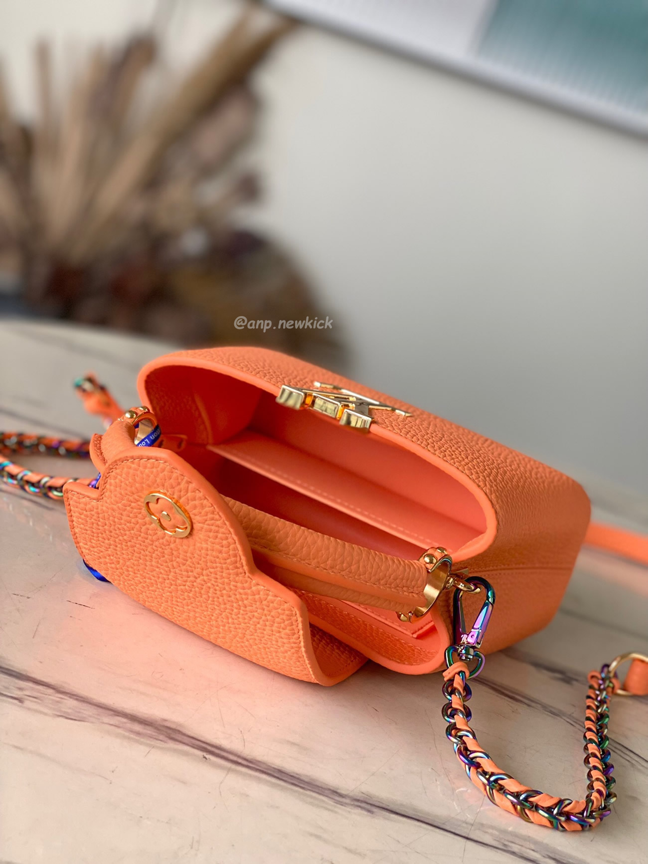 Louis Vuitton Capucines Mini M22606 (6) - www.newkick.vip