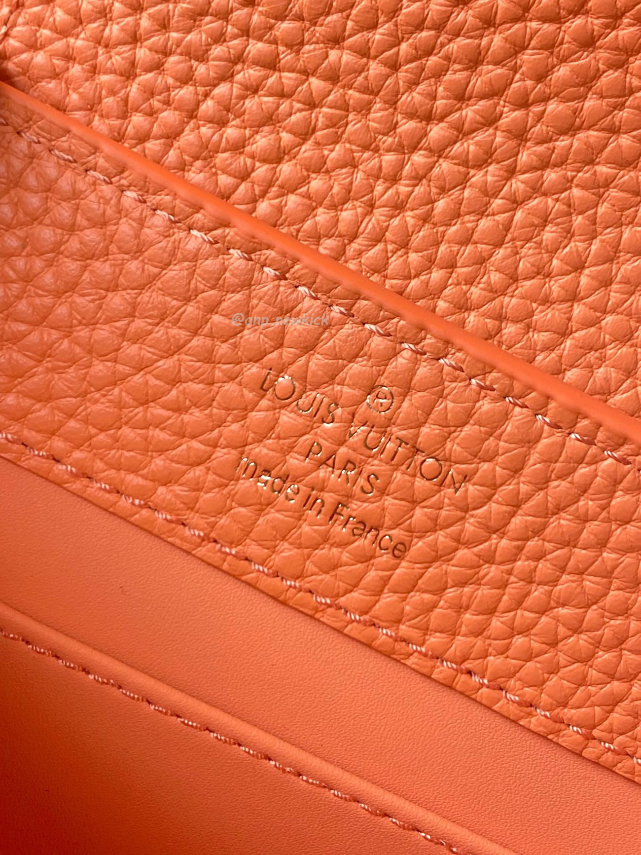 Louis Vuitton Capucines Mini M22606 (8) - www.newkick.vip