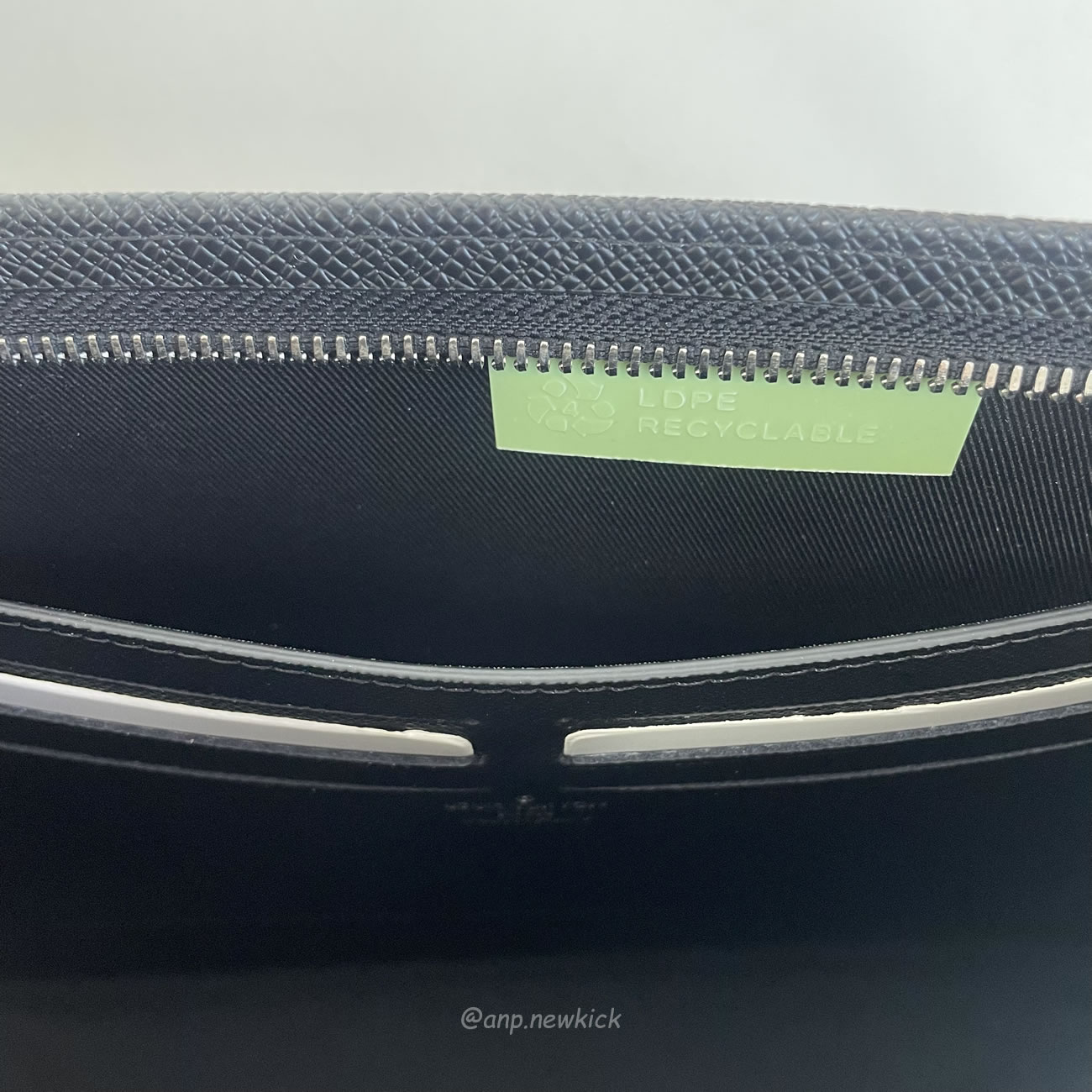 Louis Vuitton Pochette Voyage M30450 (2) - www.newkick.vip