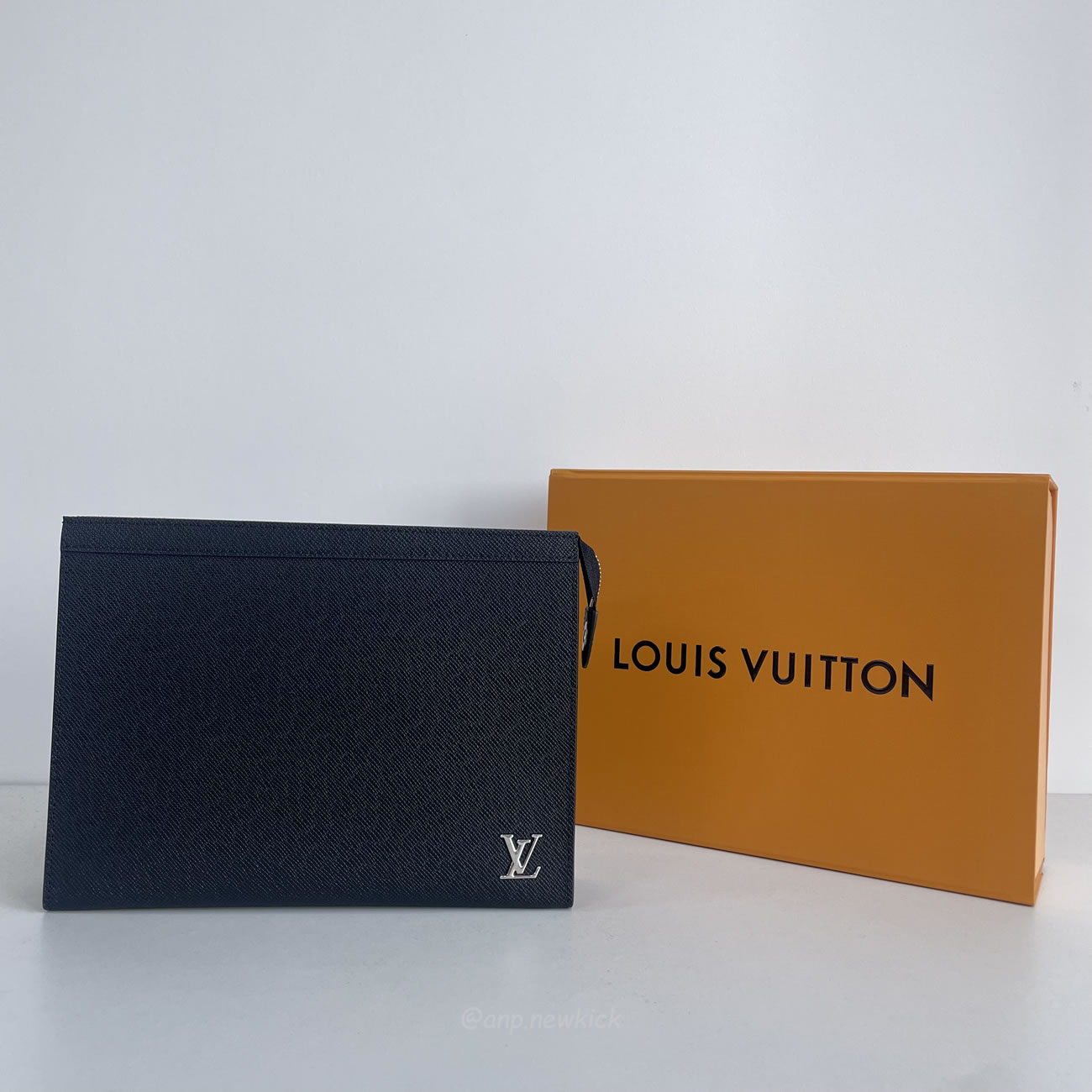 Louis Vuitton Pochette Voyage M30450 (10) - www.newkick.vip