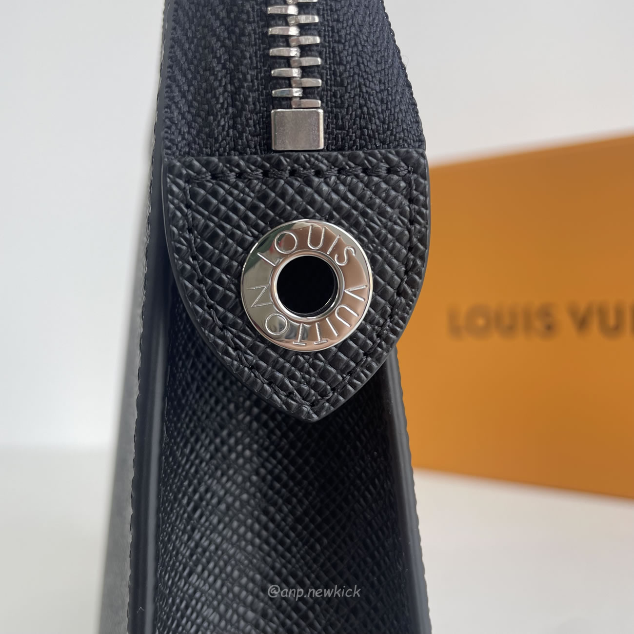 Louis Vuitton Pochette Voyage M30450 (3) - www.newkick.vip
