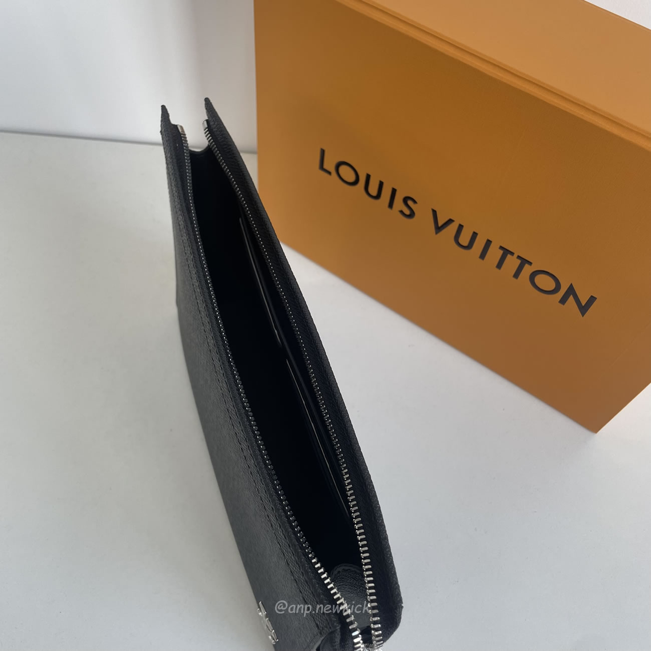 Louis Vuitton Pochette Voyage M30450 (5) - www.newkick.vip