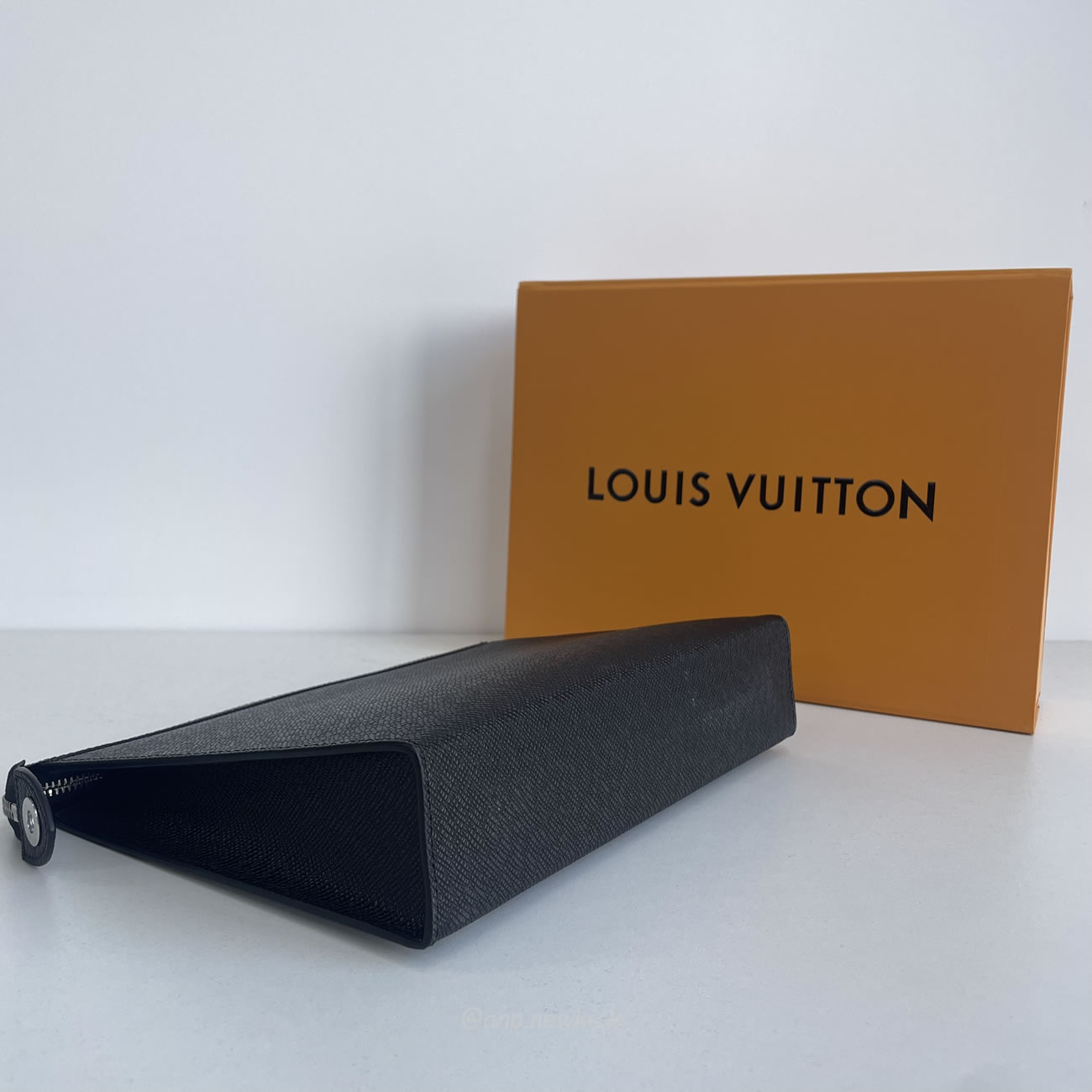 Louis Vuitton Pochette Voyage M30450 (8) - www.newkick.vip
