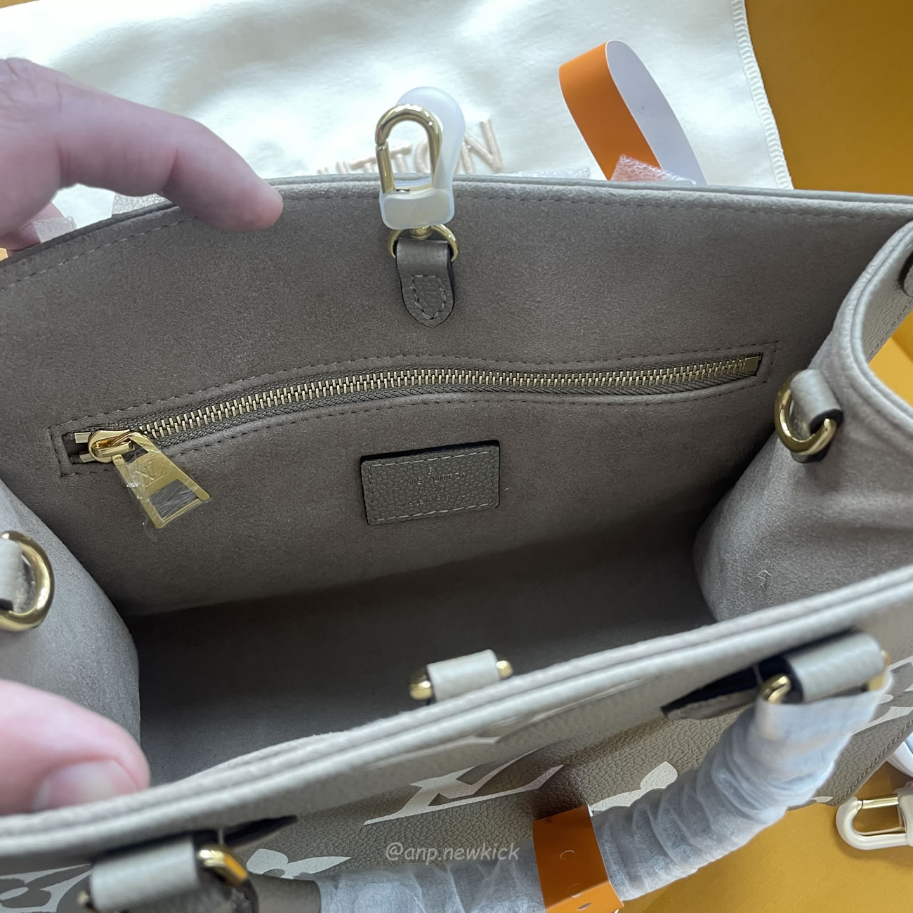 Louis Vuitton Onthego Pm Tote Bag M45779 (2) - www.newkick.vip Louis Vuitton Onthego Pm Tote Bag M45779 (2) - www.newkick.vip