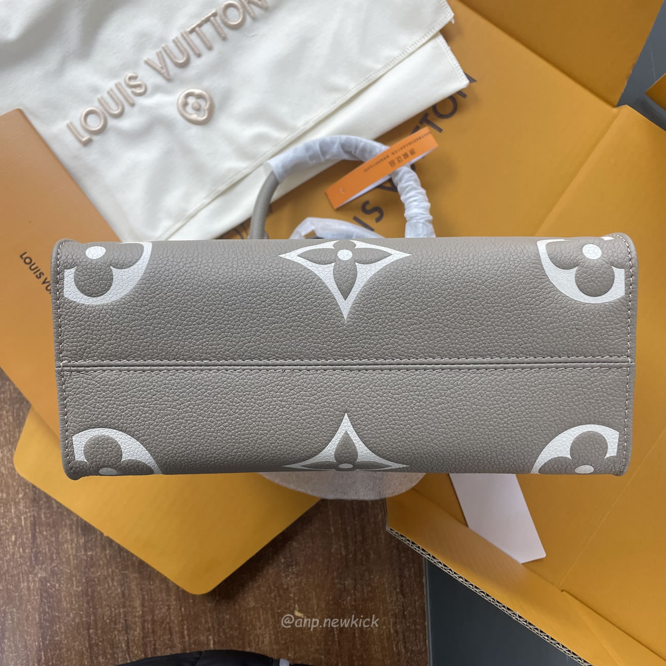 Louis Vuitton Onthego Pm Tote Bag M45779 (4) - www.newkick.vip Louis Vuitton Onthego Pm Tote Bag M45779 (4) - www.newkick.vip