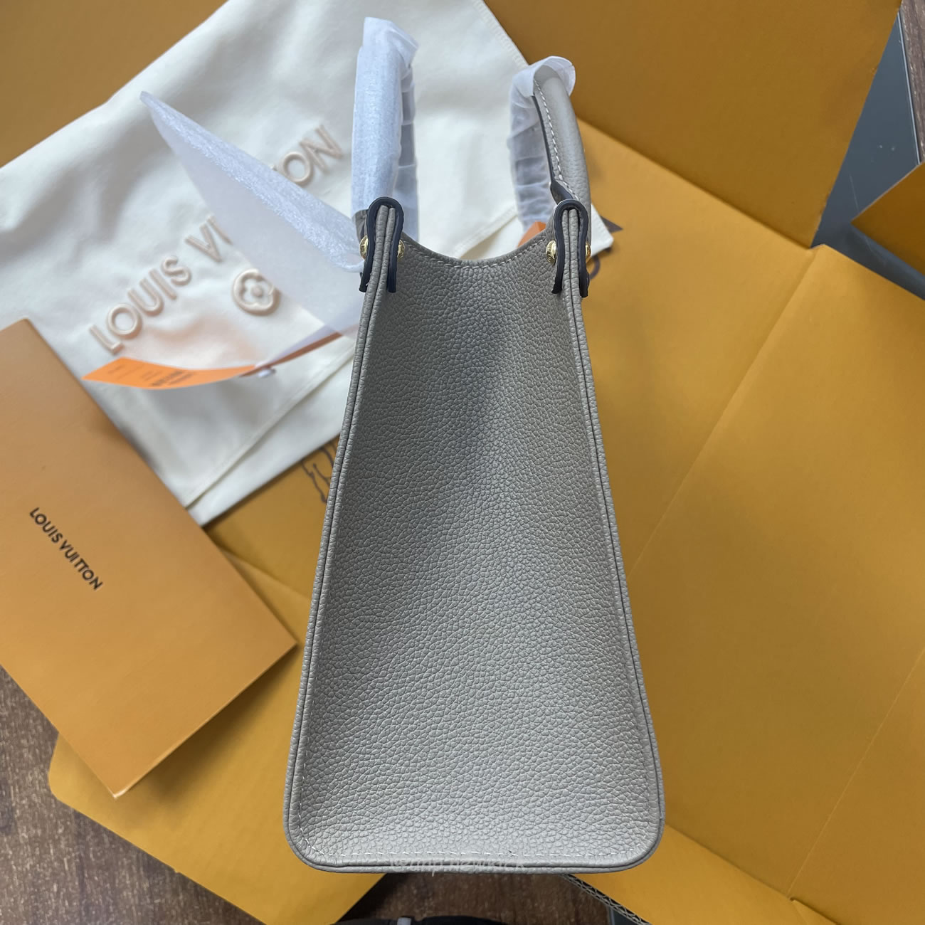 Louis Vuitton Onthego Pm Tote Bag M45779 (5) - www.newkick.vip Louis Vuitton Onthego Pm Tote Bag M45779 (5) - www.newkick.vip