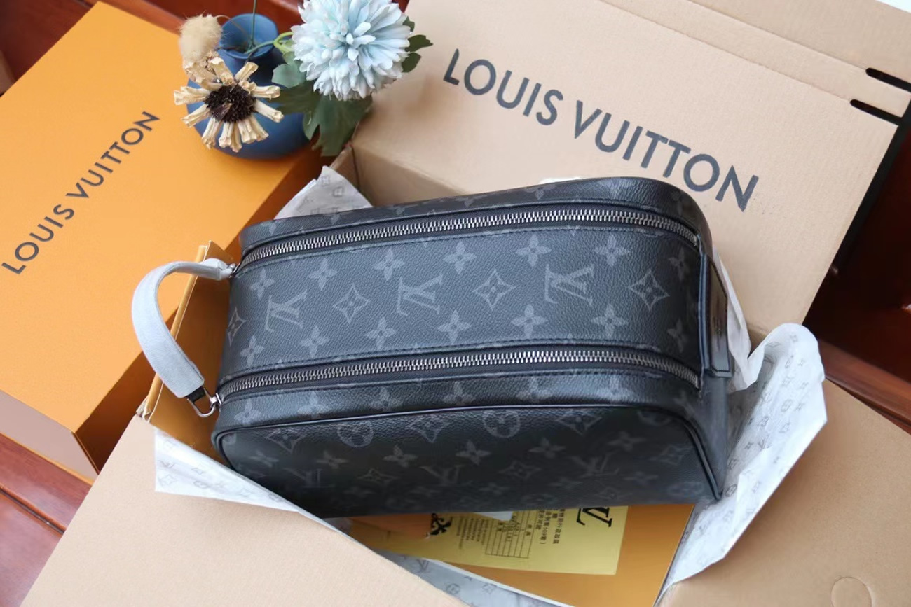 Louis Vuitton Dopp Kit M46354 (11) - www.newkick.vip Louis Vuitton Dopp Kit M46354 (11) - www.newkick.vip