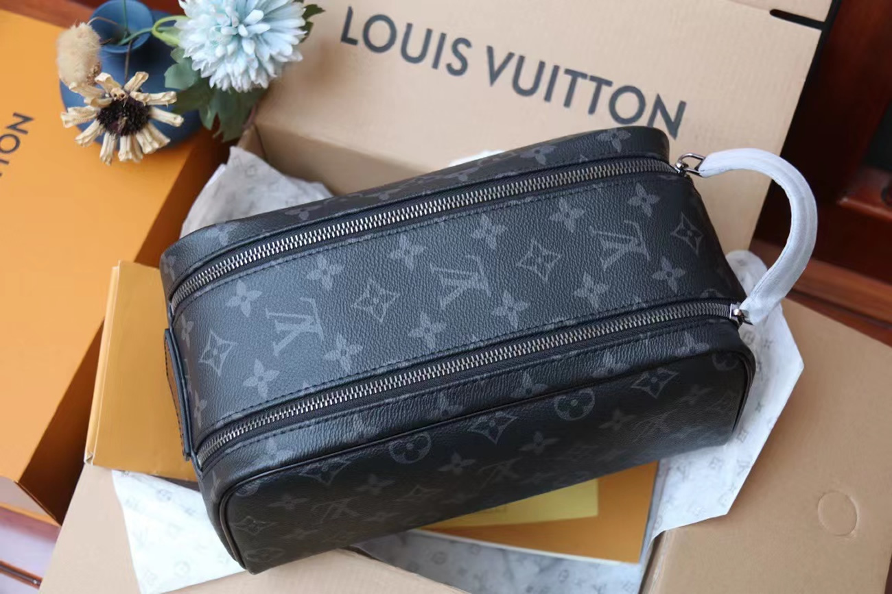 Louis Vuitton Dopp Kit M46354 (12) - www.newkick.vip Louis Vuitton Dopp Kit M46354 (12) - www.newkick.vip