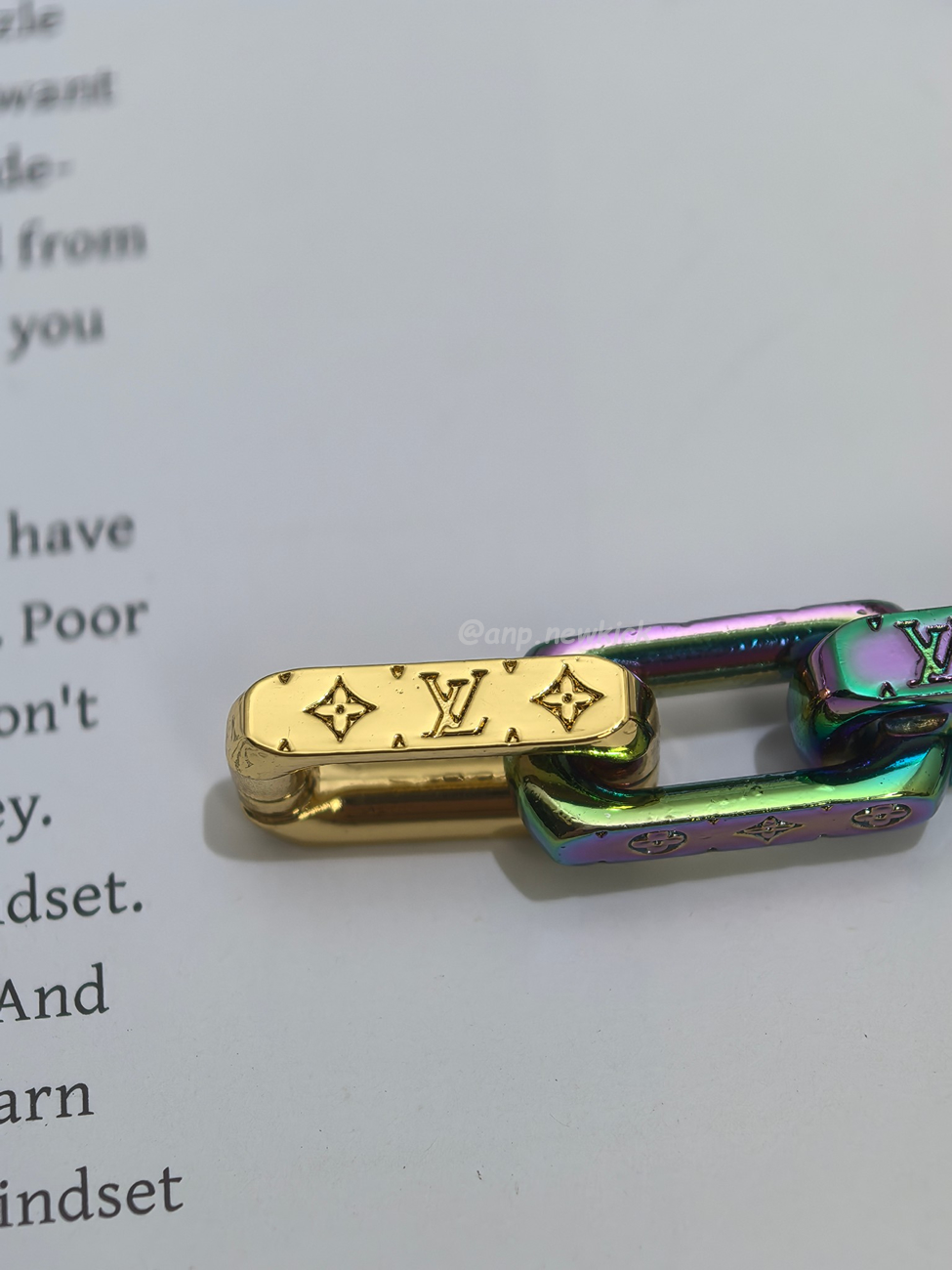 Louis Vuitton Chain Bracelet Engraved Monogram Colors Black Gold Multicolor M68242 (2) - www.newkick.vip
