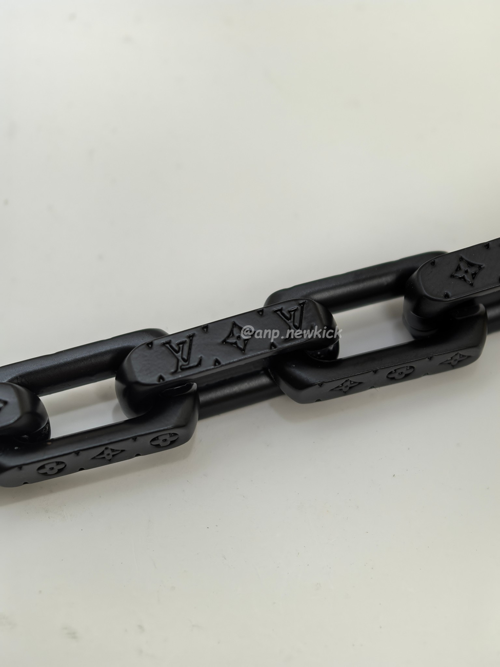 Louis Vuitton Chain Bracelet Engraved Monogram Colors Black Gold Multicolor M68242 (5) - www.newkick.vip