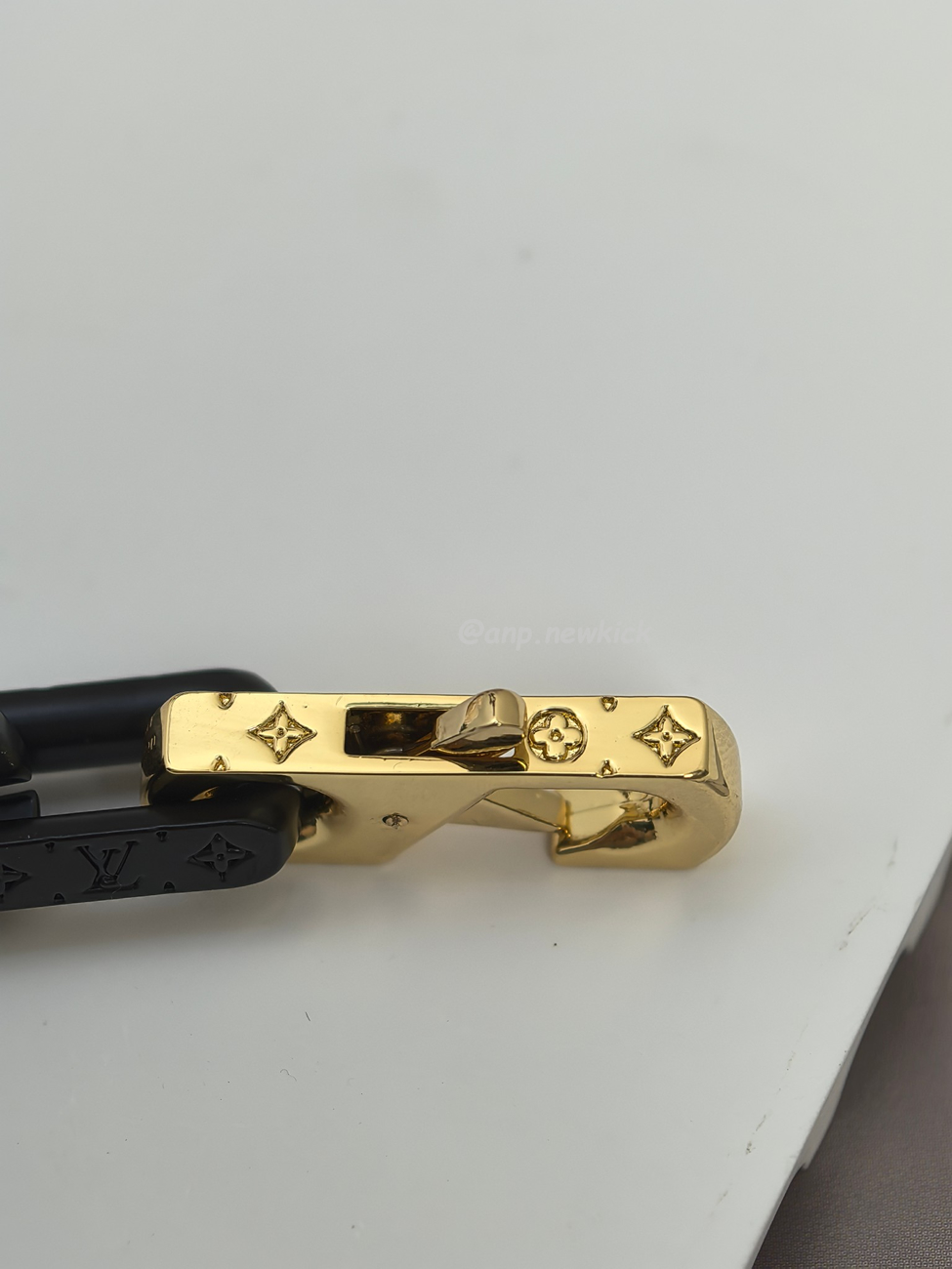 Louis Vuitton Chain Bracelet Engraved Monogram Colors Black Gold Multicolor M68242 (6) - www.newkick.vip