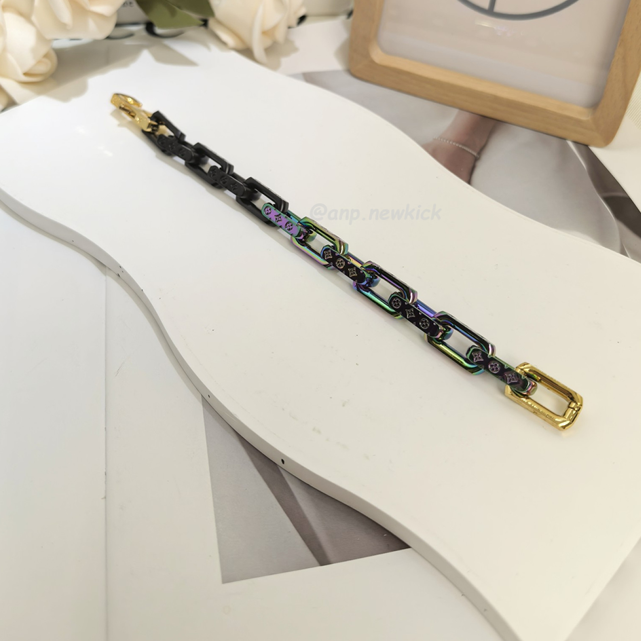 Louis Vuitton Chain Bracelet Engraved Monogram Colors Black Gold Multicolor M68242 (7) - www.newkick.vip
