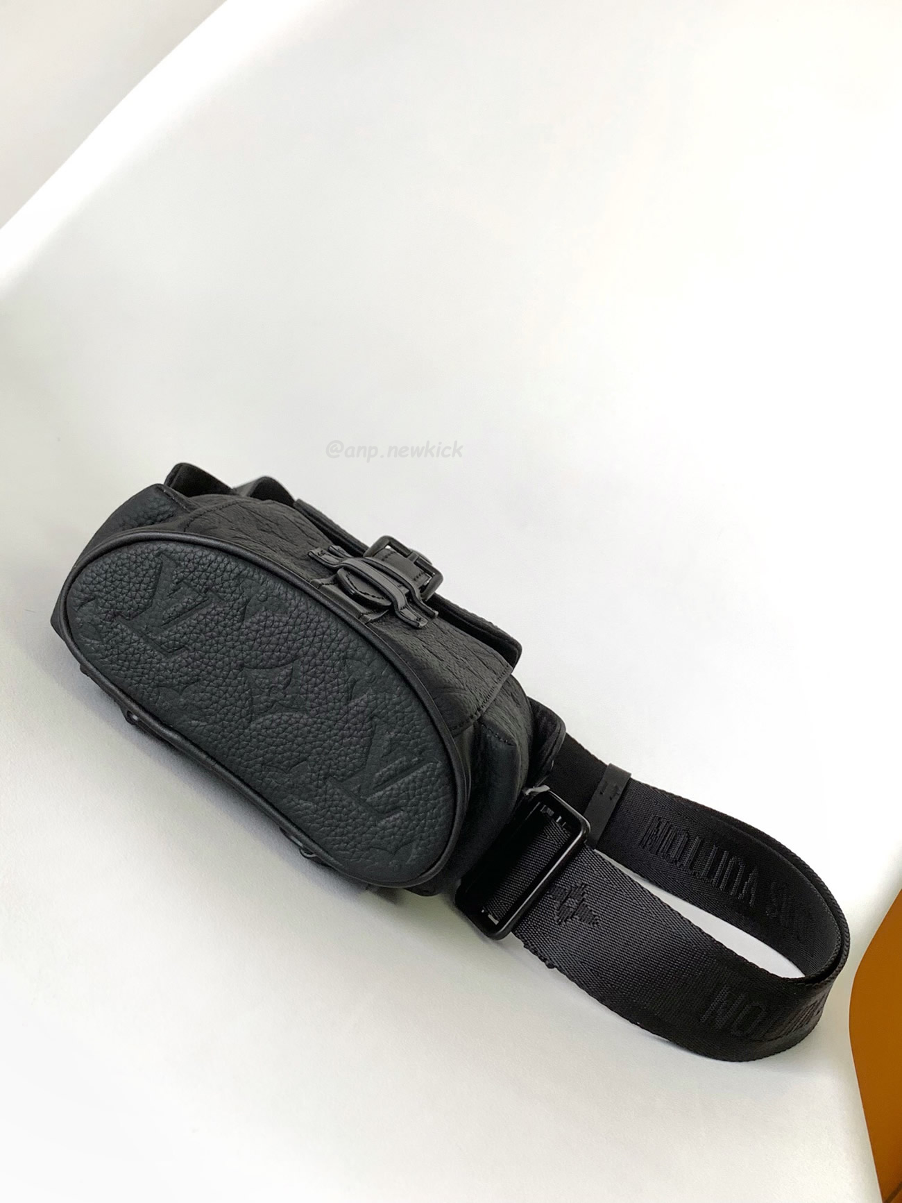 Louis Vuitton Nano Christopher M83164 (11) - www.newkick.vip Louis Vuitton Nano Christopher M83164 (11) - www.newkick.vip