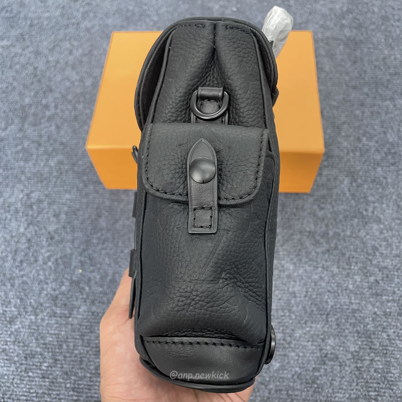 Louis Vuitton Nano Christopher M83164 (12) - www.newkick.vip Louis Vuitton Nano Christopher M83164 (12) - www.newkick.vip
