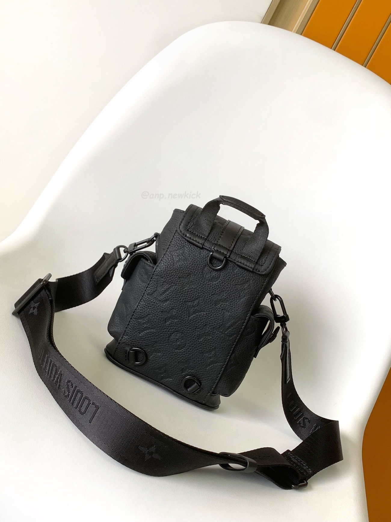 Louis Vuitton Nano Christopher M83164 (4) - www.newkick.vip Louis Vuitton Nano Christopher M83164 (4) - www.newkick.vip