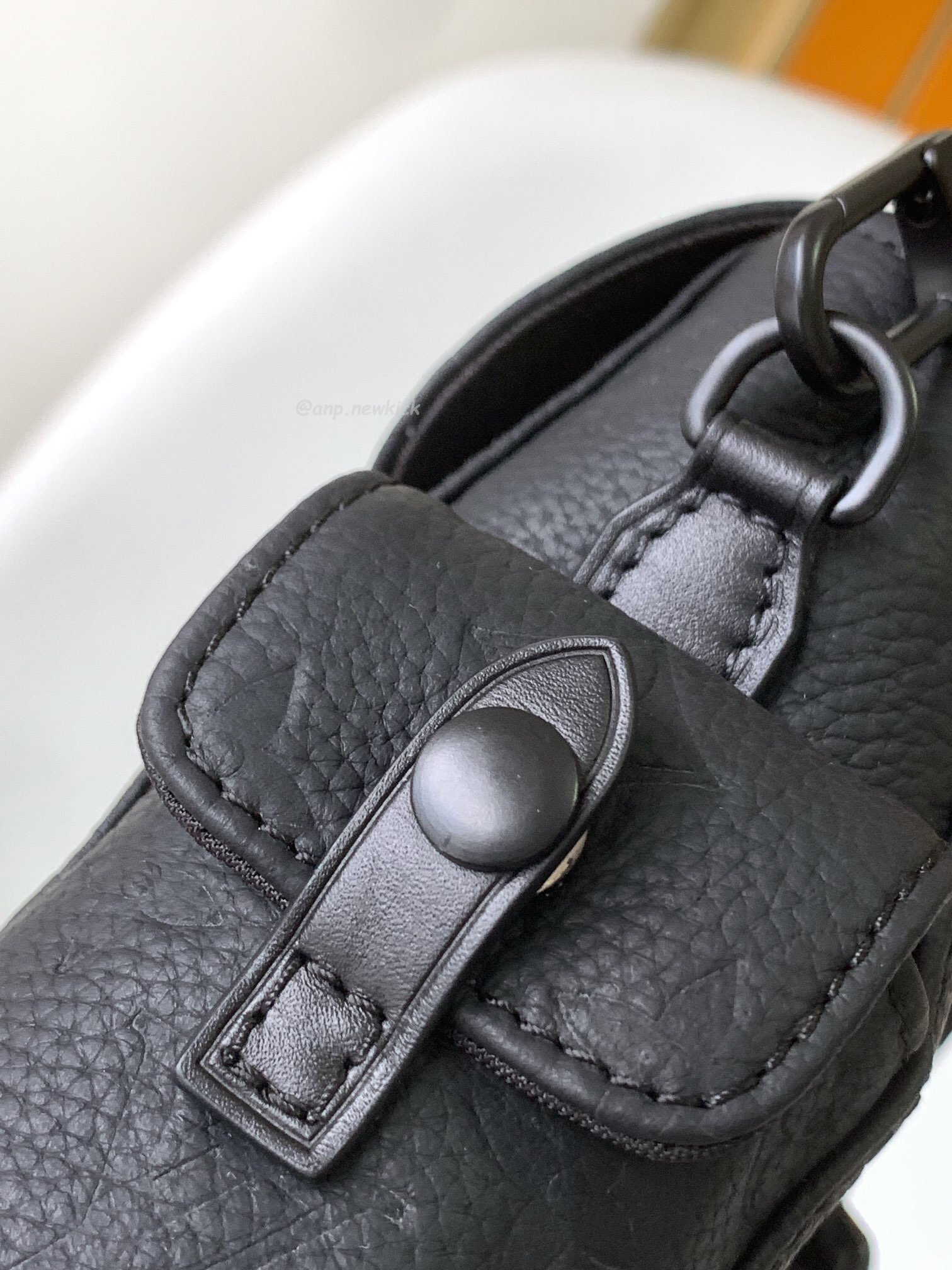 Louis Vuitton Nano Christopher M83164 (5) - www.newkick.vip