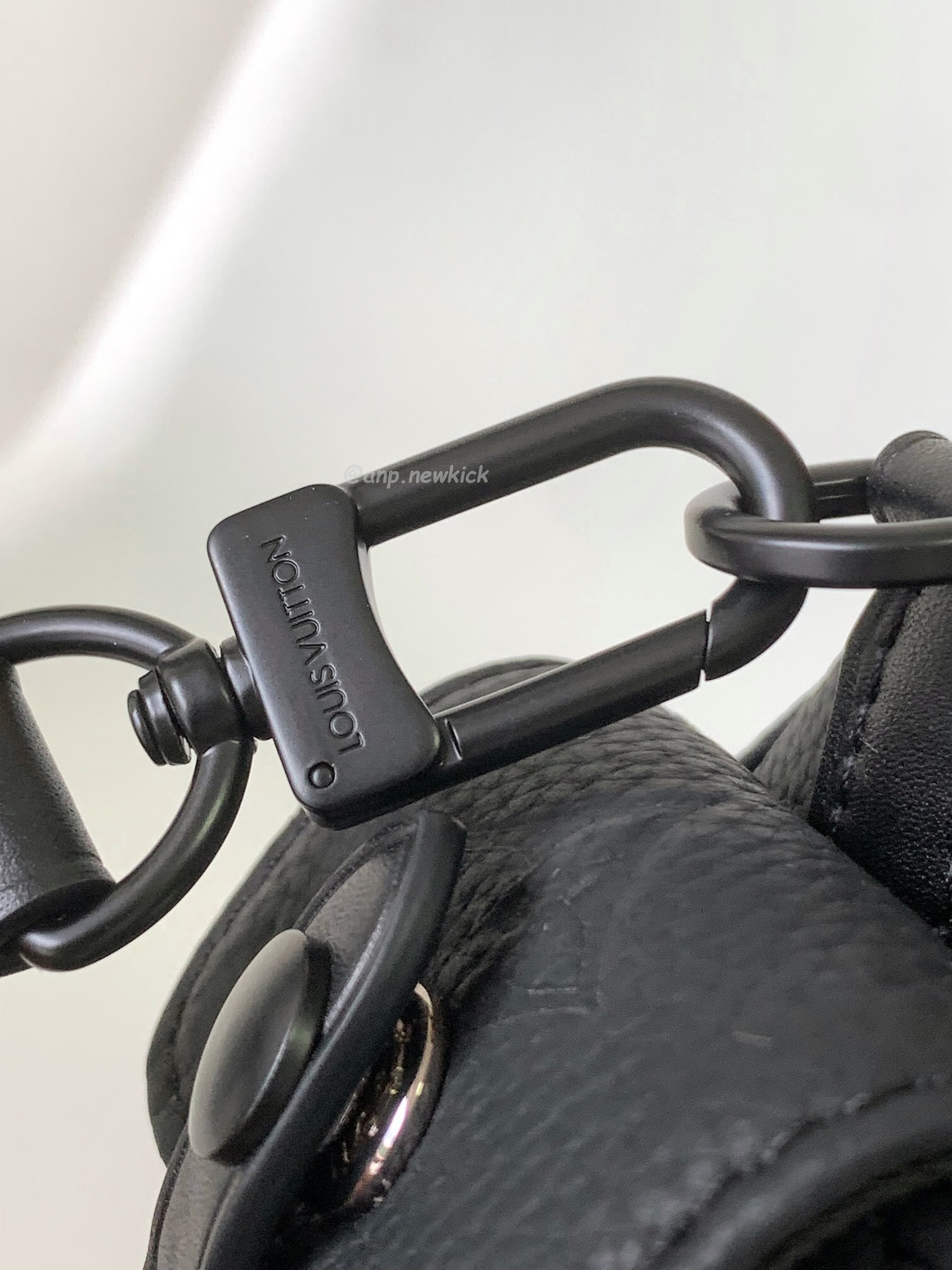 Louis Vuitton Nano Christopher M83164 (8) - www.newkick.vip