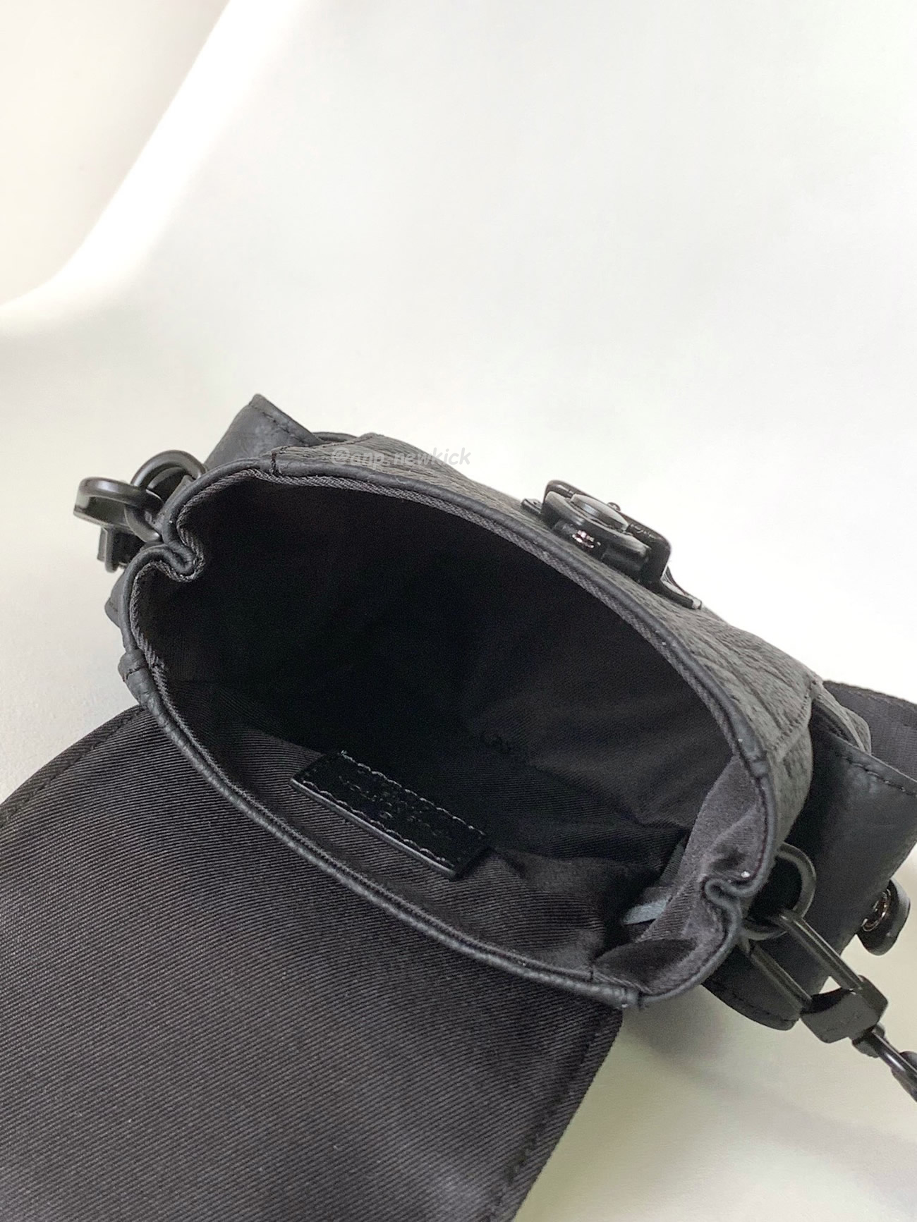 Louis Vuitton Nano Christopher M83164 (9) - www.newkick.vip