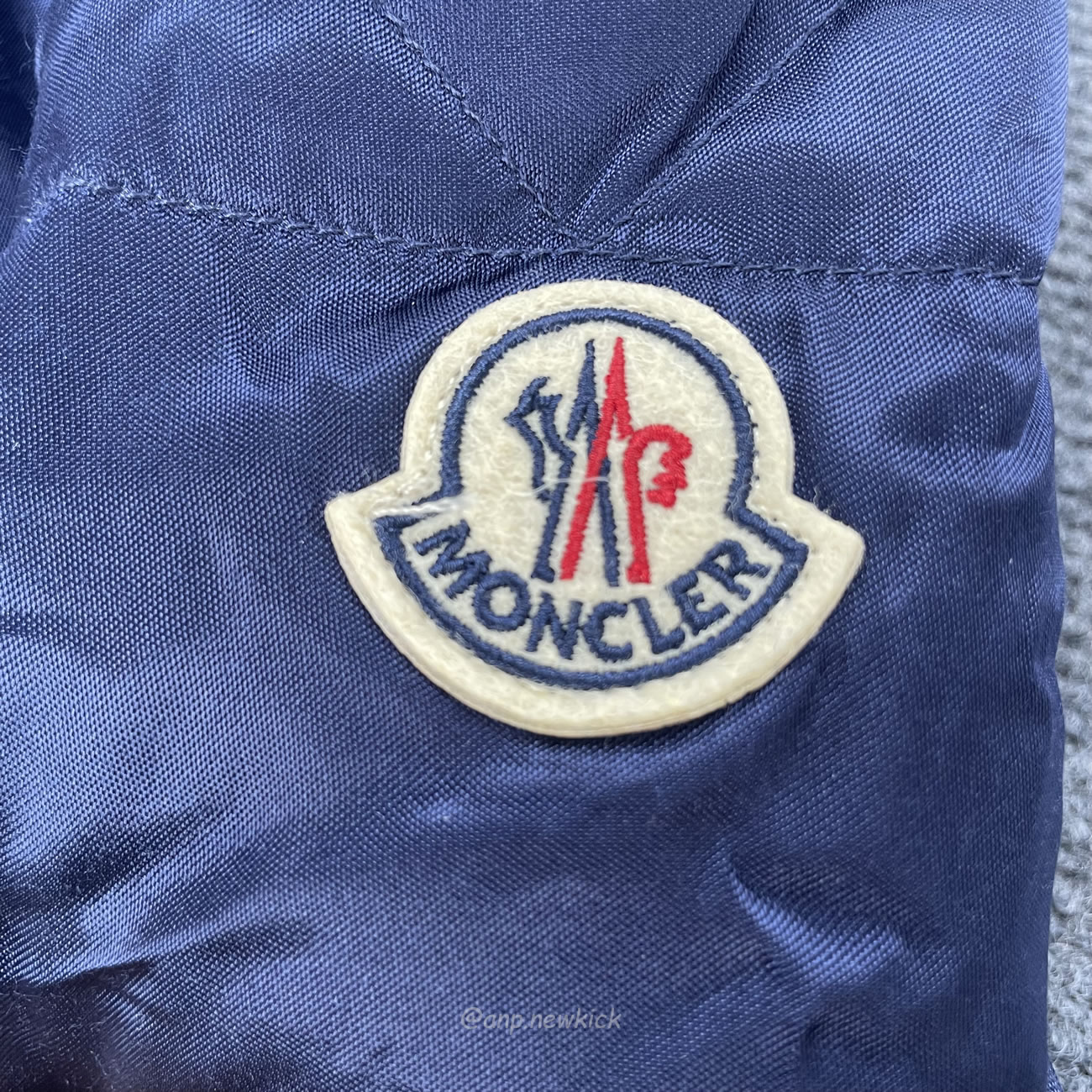 Moncler Dives Down Bomber Jacket (2) - www.newkick.vip Moncler Dives Down Bomber Jacket (2) - www.newkick.vip