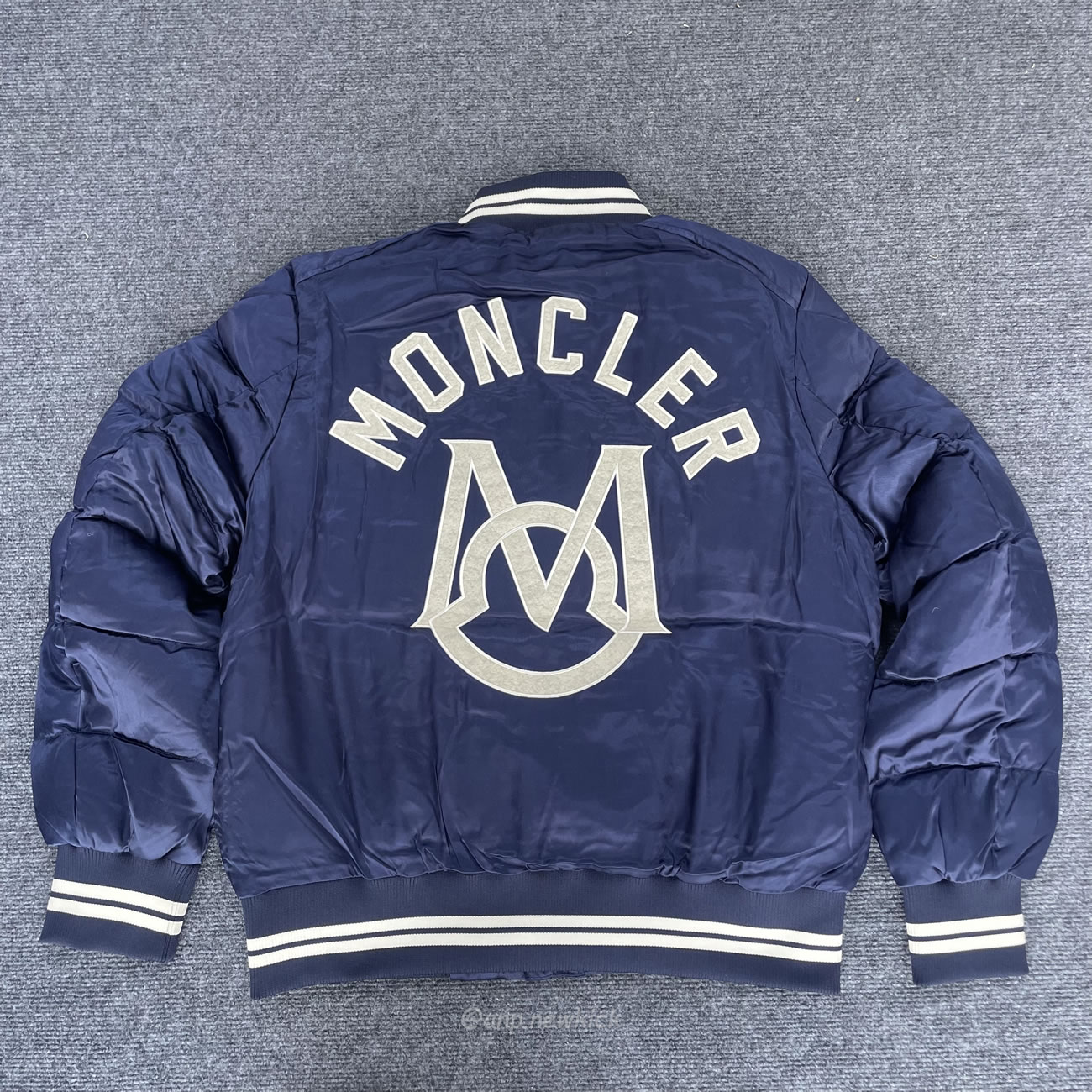 Moncler Dives Down Bomber Jacket (3) - www.newkick.vip Moncler Dives Down Bomber Jacket (3) - www.newkick.vip
