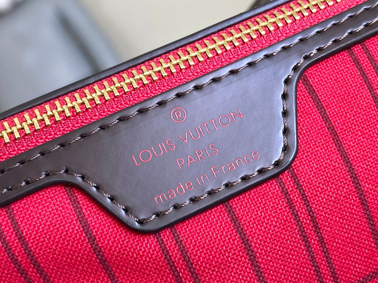 Louis Vuitton Neverfull Mm Damier Ebene Canvas With Cherry Lining N40599 (4) - www.newkick.vip Louis Vuitton Neverfull Mm Damier Ebene Canvas With Cherry Lining N40599 (4) - www.newkick.vip