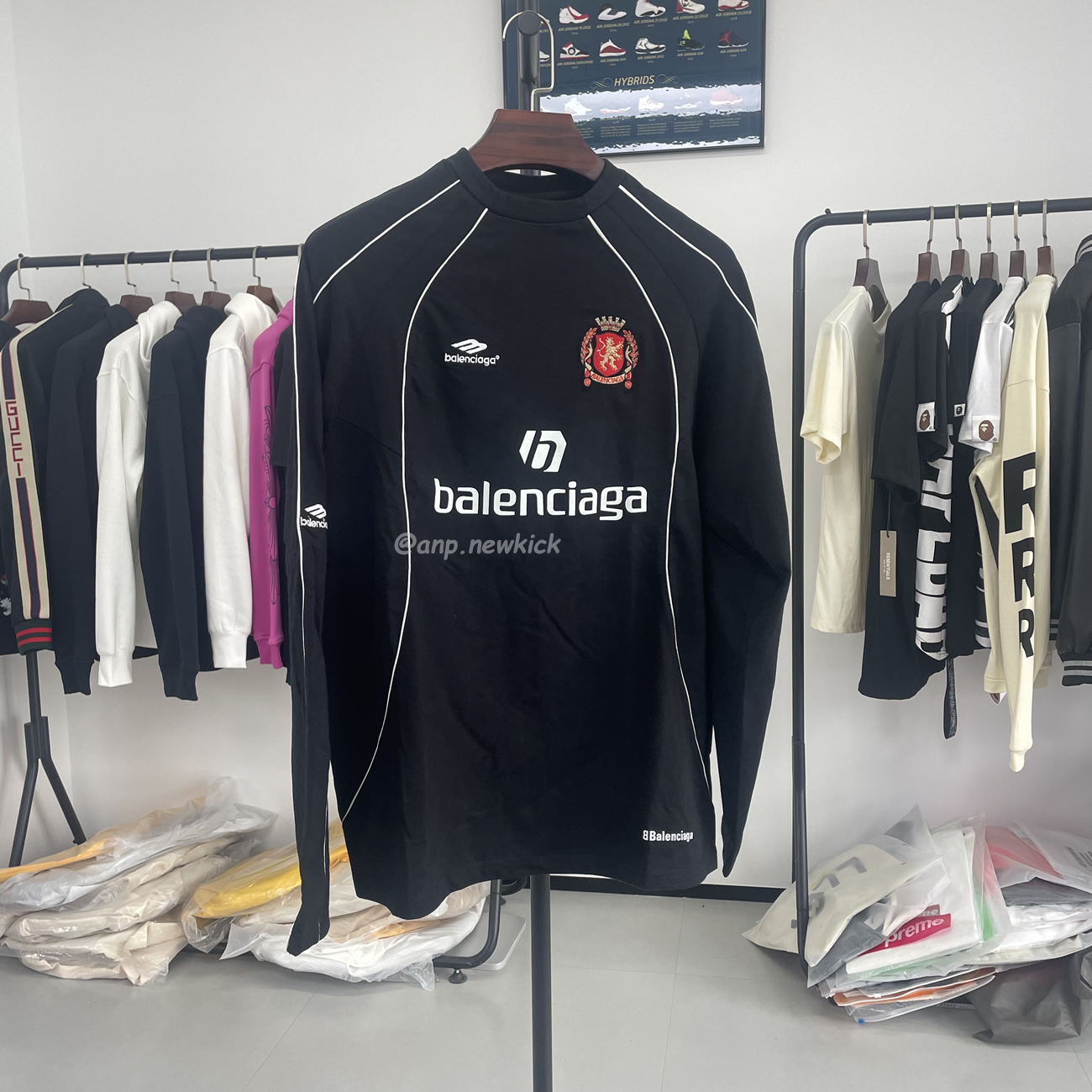 Balenciaga Black Soccer Long Sleeve Jersey T Shirt (4) - www.newkick.vip Balenciaga Black Soccer Long Sleeve Jersey T Shirt (4) - www.newkick.vip