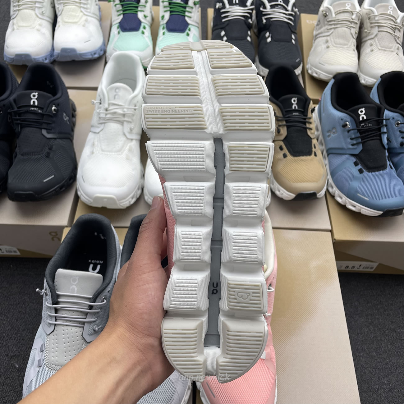On Running Cloud 5 Glacier Grey White Rose Shell All Black Pearl White Chai Magnet Stellar Eclipse White (9) - www.newkick.vip On Running Cloud 5 Glacier Grey White Rose Shell All Black Pearl White Chai Magnet Stellar Eclipse White (9) - www.newkick.vip