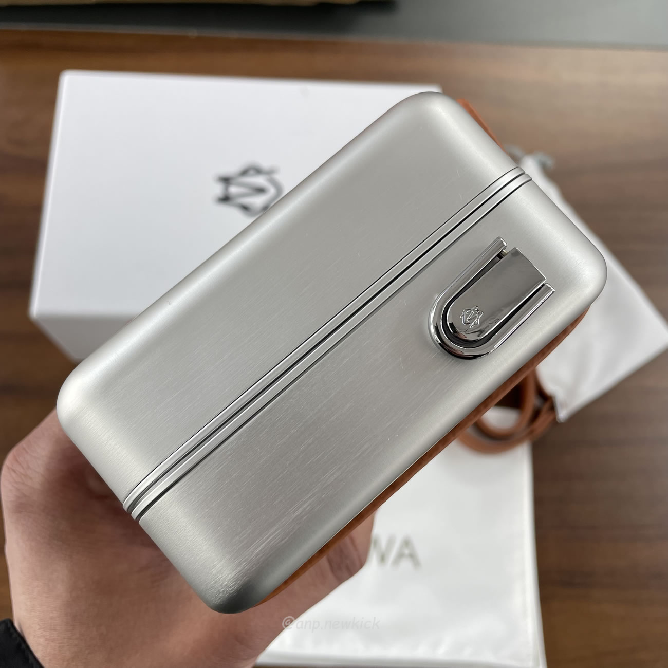 Rimowa Aluminium Silver Cross Body Bag (3) - www.newkick.vip Rimowa Aluminium Silver Cross Body Bag (3) - www.newkick.vip