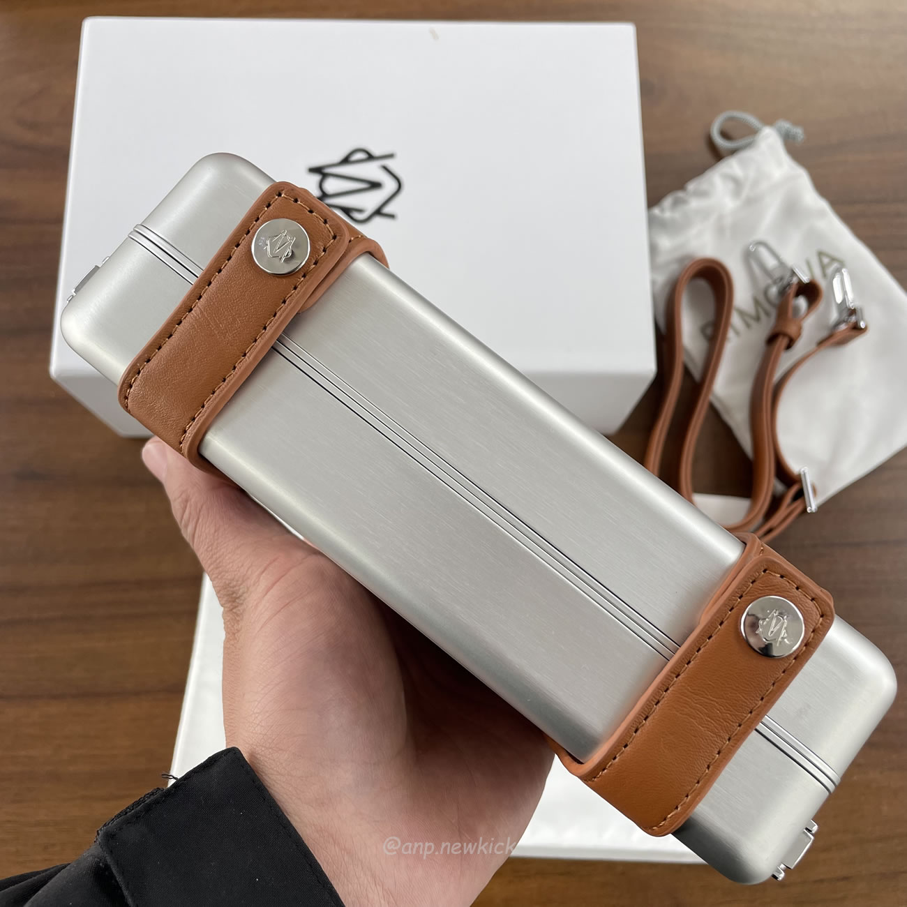 Rimowa Aluminium Silver Cross Body Bag (7) - www.newkick.vip Rimowa Aluminium Silver Cross Body Bag (7) - www.newkick.vip
