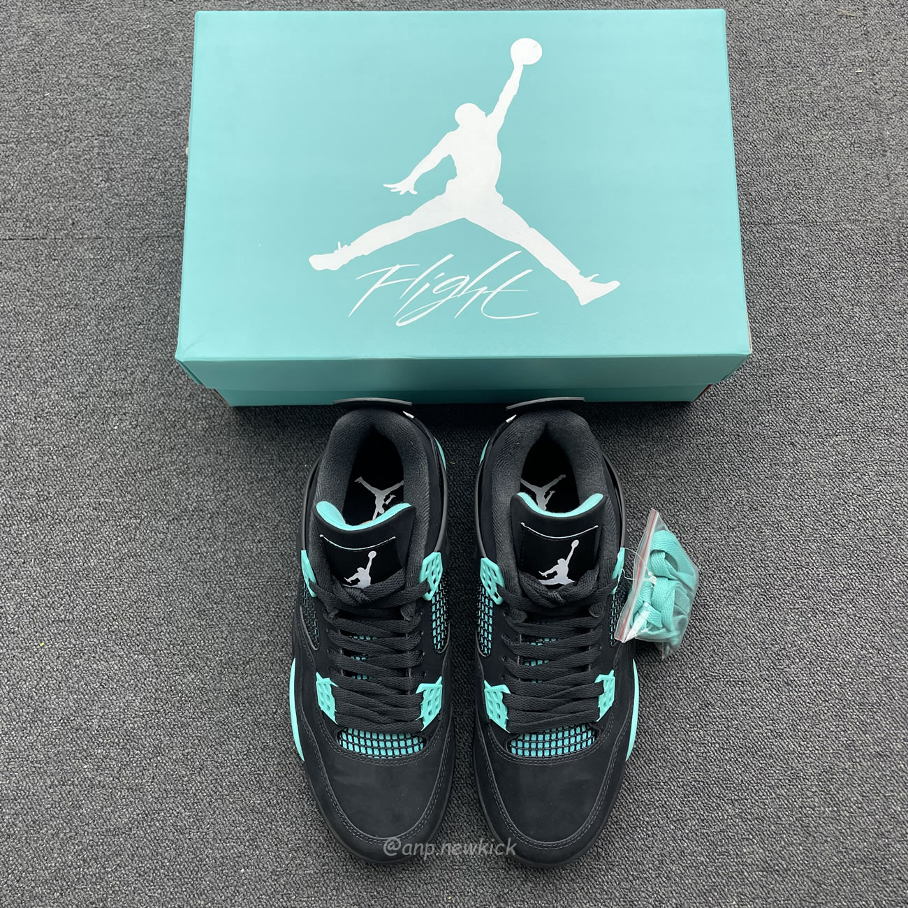 Air Jordan 4 Retro Tiffany Black Green (4) - www.newkick.vip Air Jordan 4 Retro Tiffany Black Green (4) - www.newkick.vip