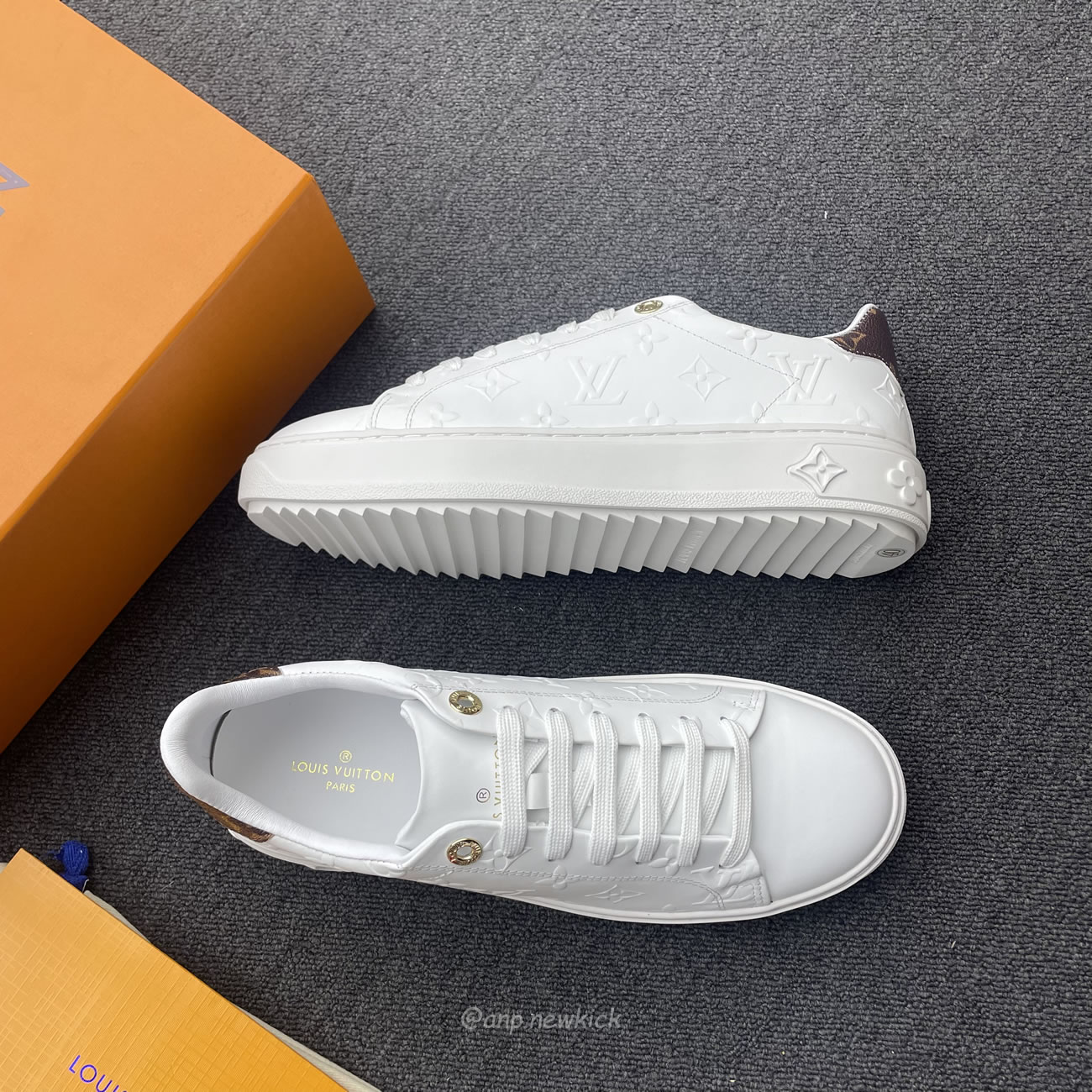 Louis Vuitton Time Out Debossed Monogram Leather White (9) - www.newkick.vip Louis Vuitton Time Out Debossed Monogram Leather White (9) - www.newkick.vip