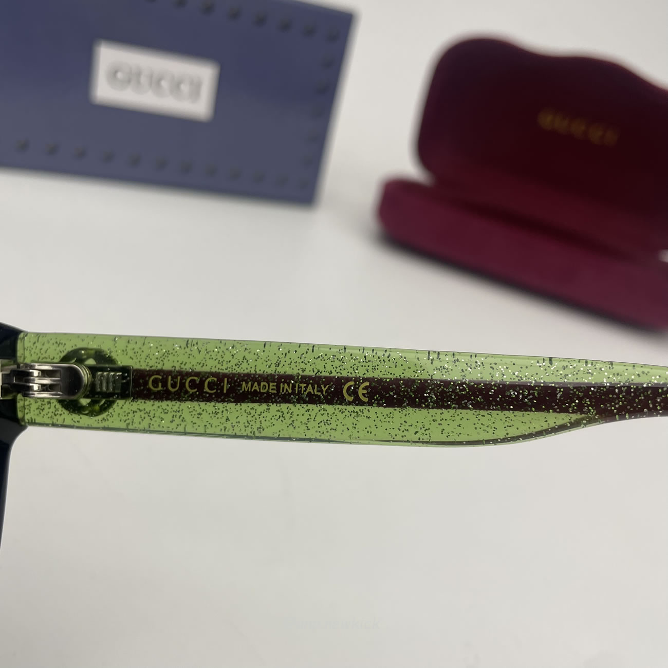Gucci Glittered Oversized Rectangular Universal Fit Sunglasses Black Green Red (2) - www.newkick.vip