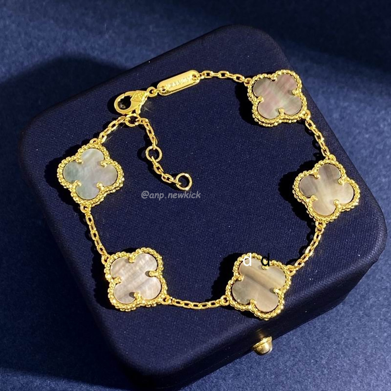 Van Cleef 18k Golden Bracelet (4) - www.newkick.vip