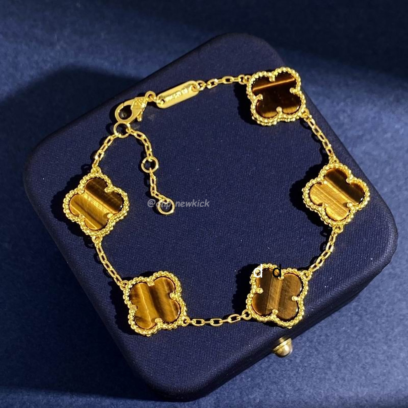 Van Cleef 18k Golden Bracelet (5) - www.newkick.vip