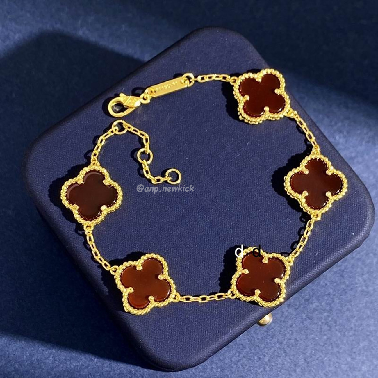 Van Cleef 18k Golden Bracelet (1) - www.newkick.vip