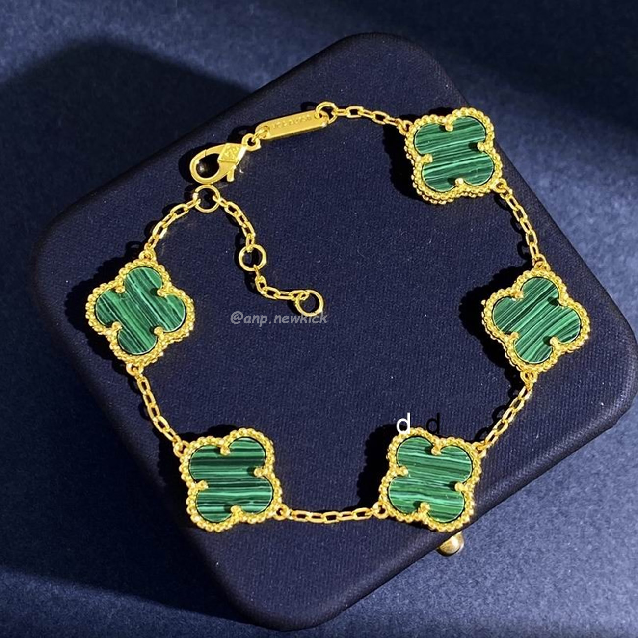 Van Cleef 18k Golden Bracelet (2) - www.newkick.vip