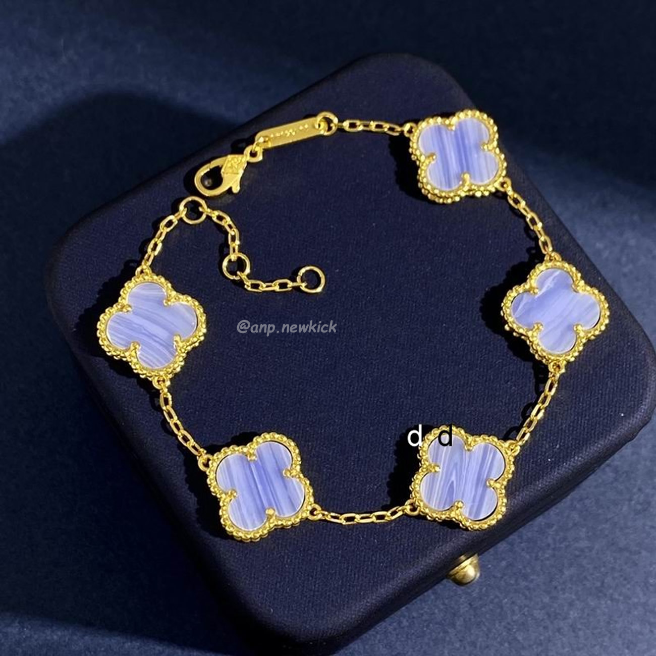 Van Cleef 18k Golden Bracelet (6) - www.newkick.vip