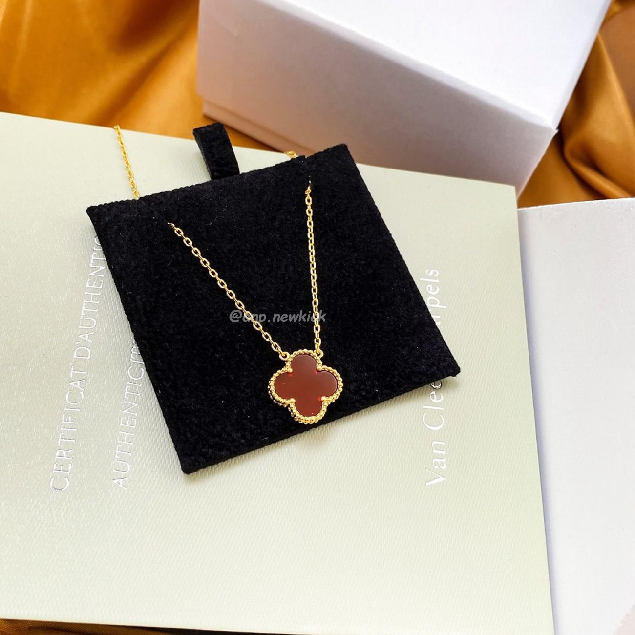 Van Cleef Arpels Vintage Alhambra Pendant (10) - www.newkick.vip